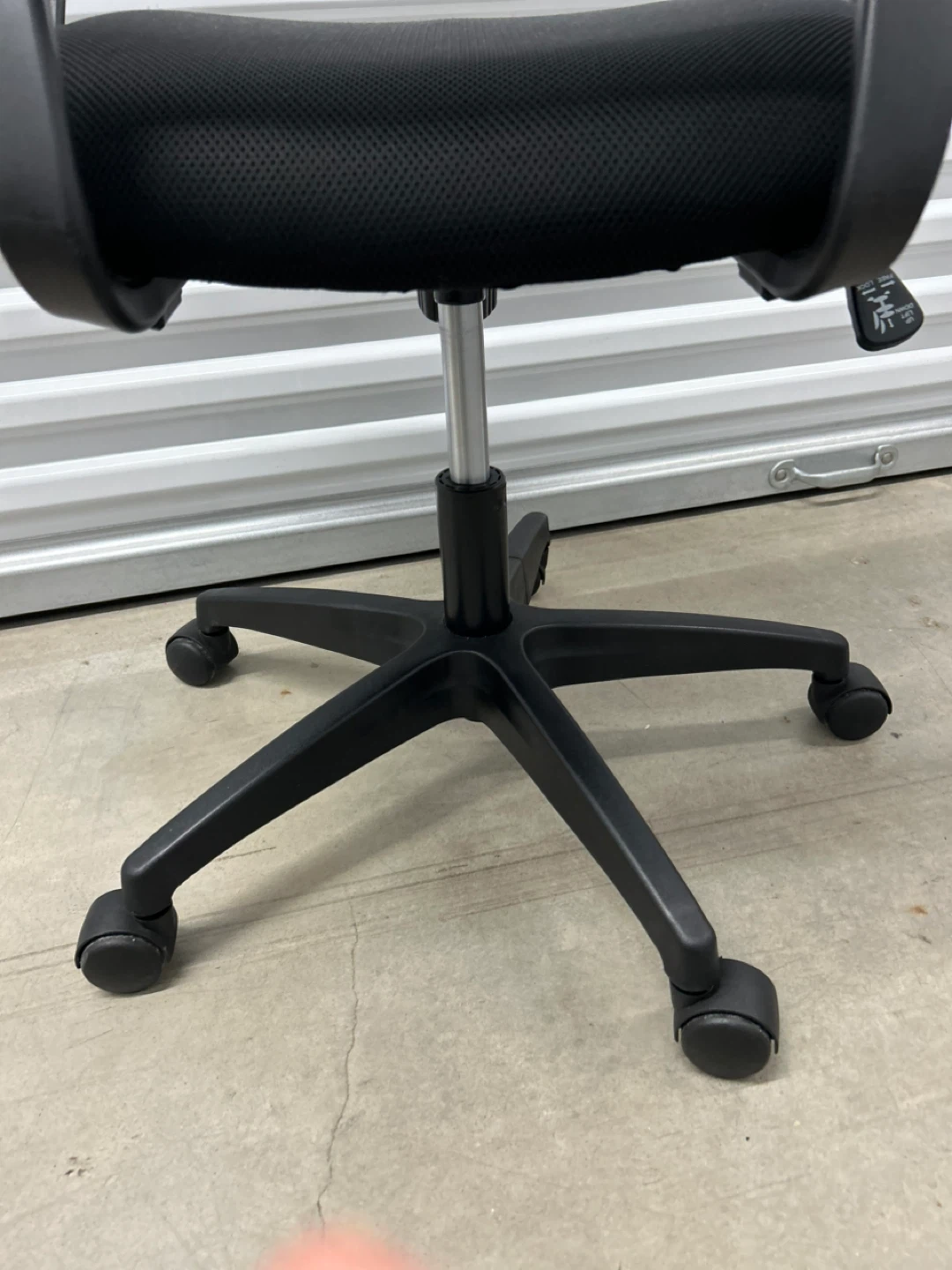 Black Mesh Office Chair - photo 3