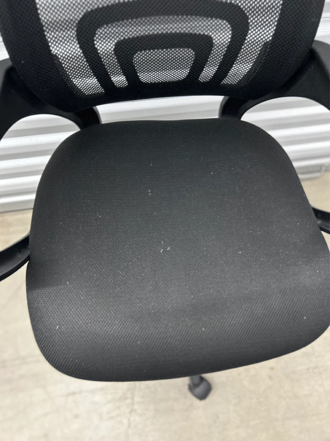 Black Mesh Office Chair - photo 2