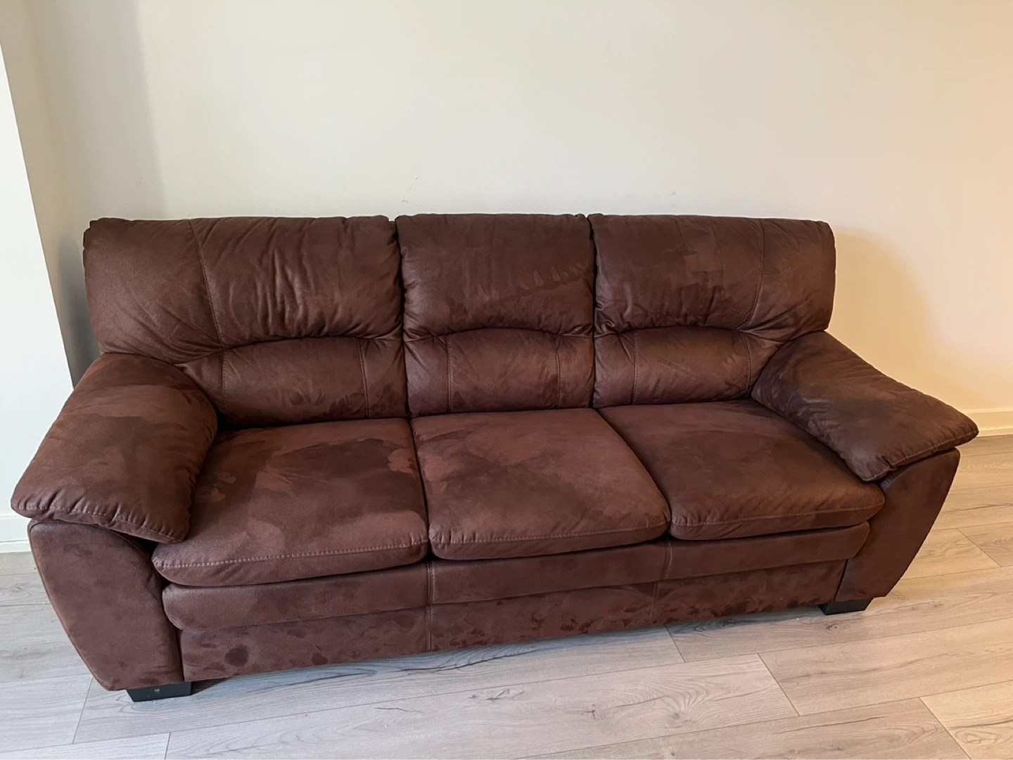 Leons Sofa