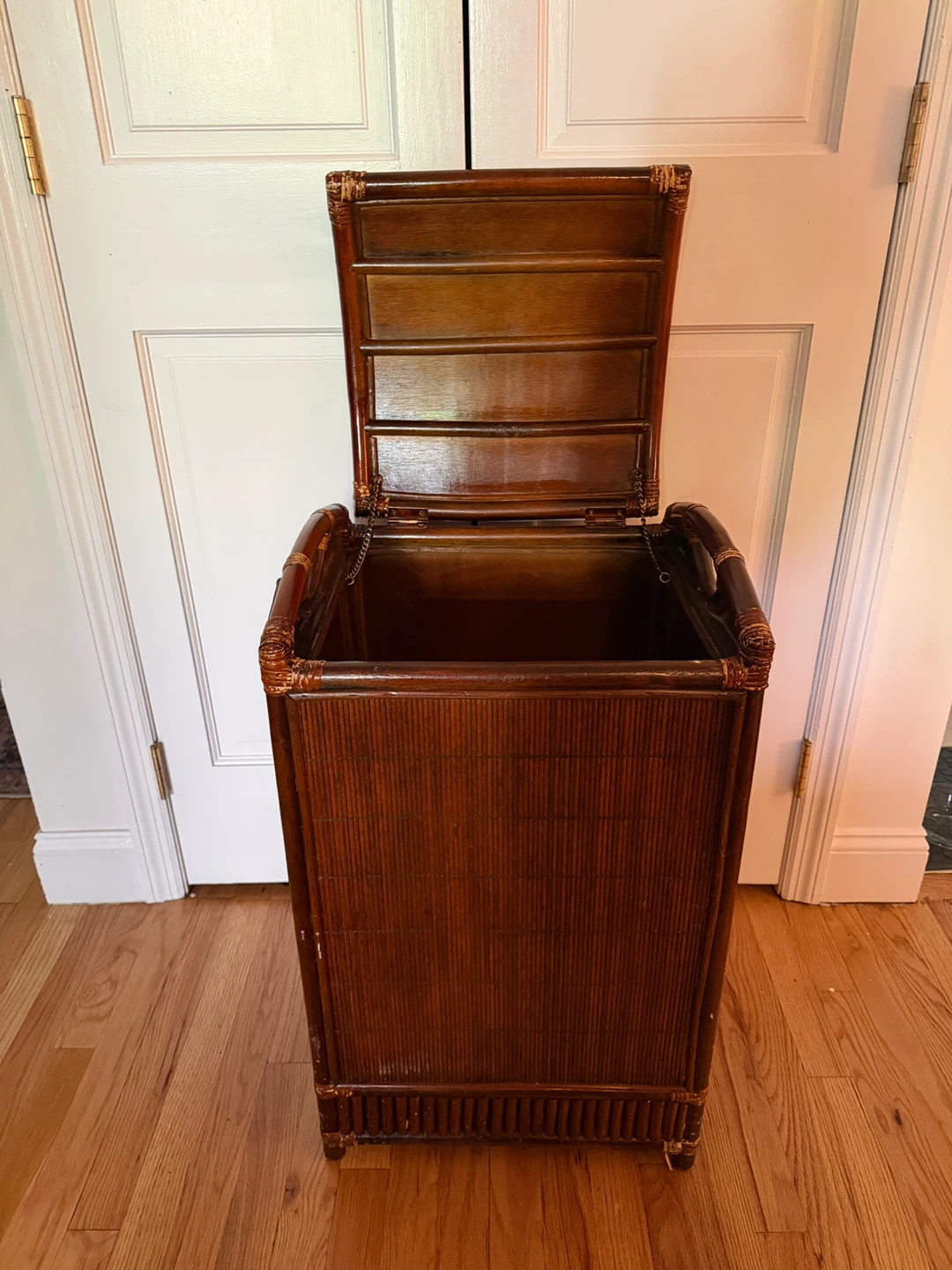 Vintage Wicker Storage Trunk Hamper - photo 4
