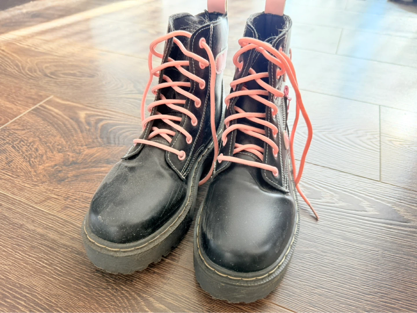 Cute goth/punk pink heart shoes - photo 2