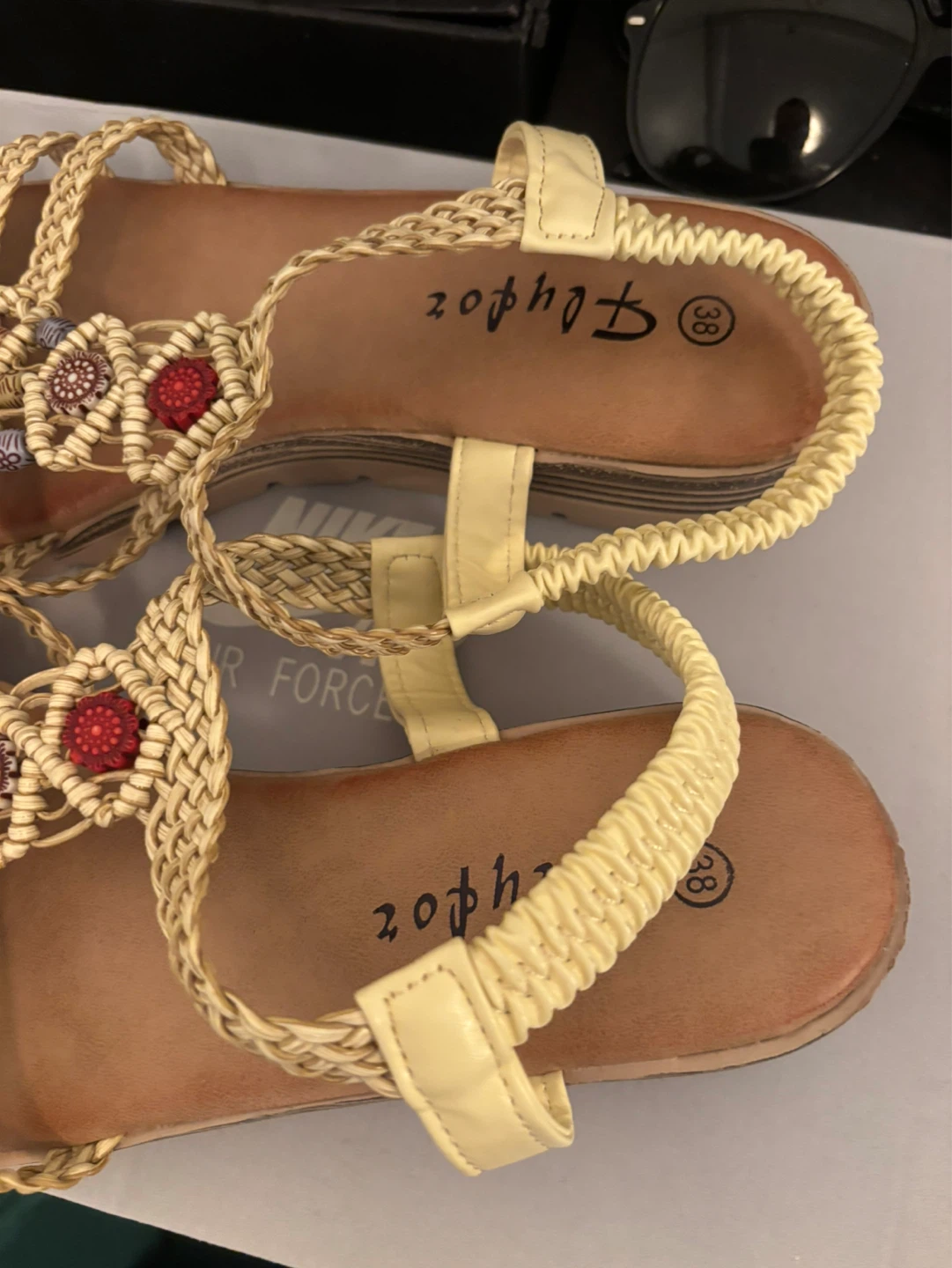 Like New Women’s Flyfor Sandals 7-7.5 US / 38 - photo 4