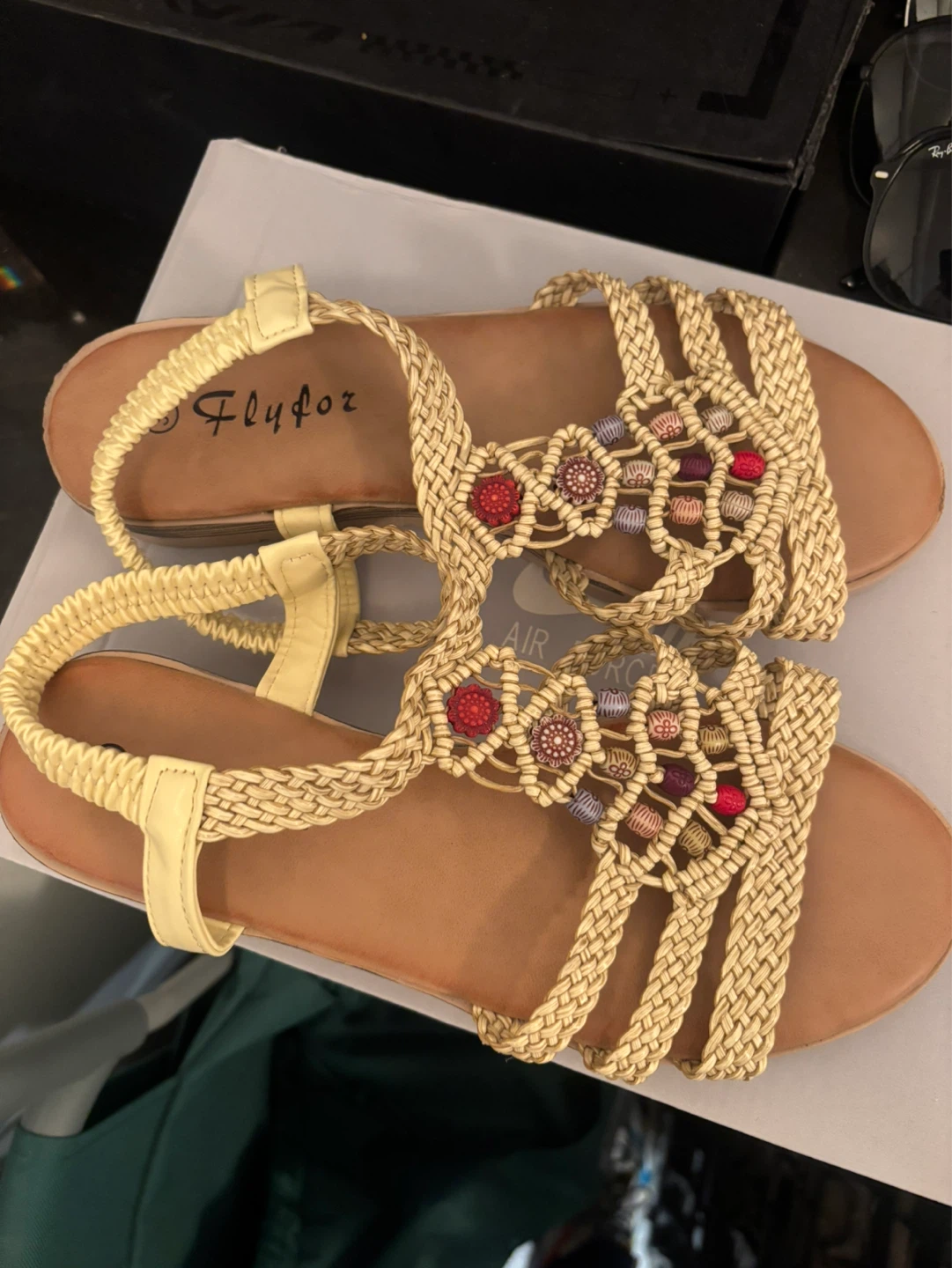 Like New Women’s Flyfor Sandals 7-7.5 US / 38 - photo 2