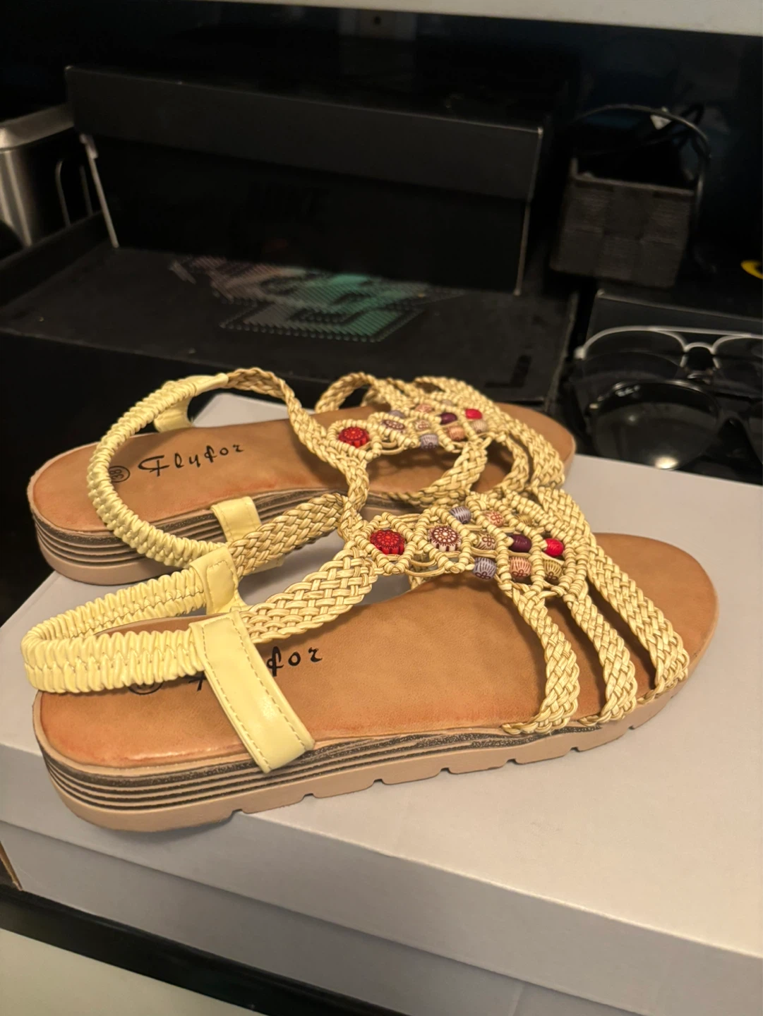 Like New Women’s Flyfor Sandals 7-7.5 US / 38 - photo 5