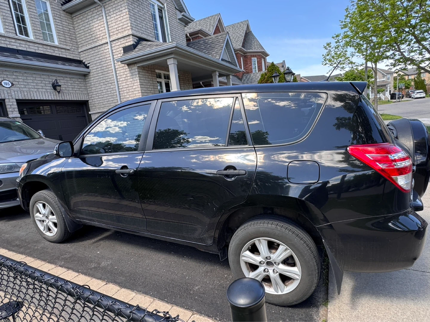 Black Toyota RAV4 - photo 2