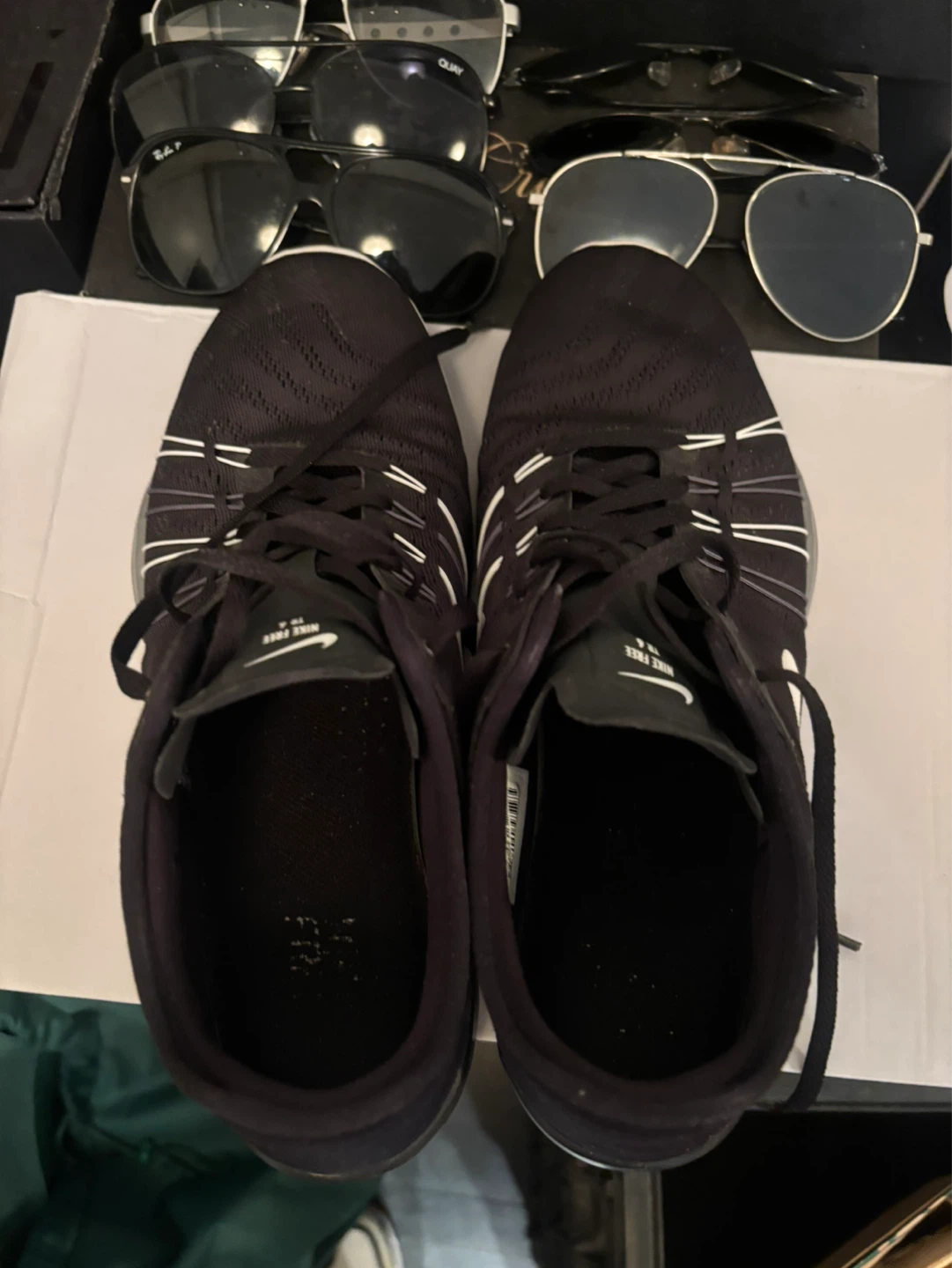 Like New Women’s Nike Running Shoes 8US - photo 5
