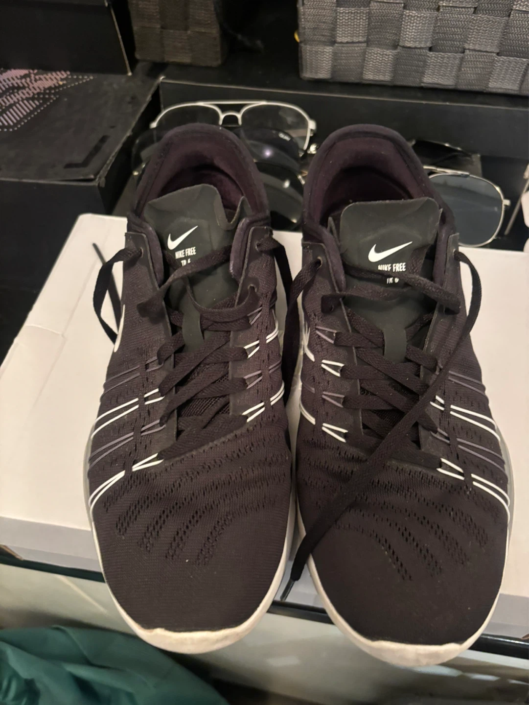 Like New Women’s Nike Running Shoes 8US - photo 2