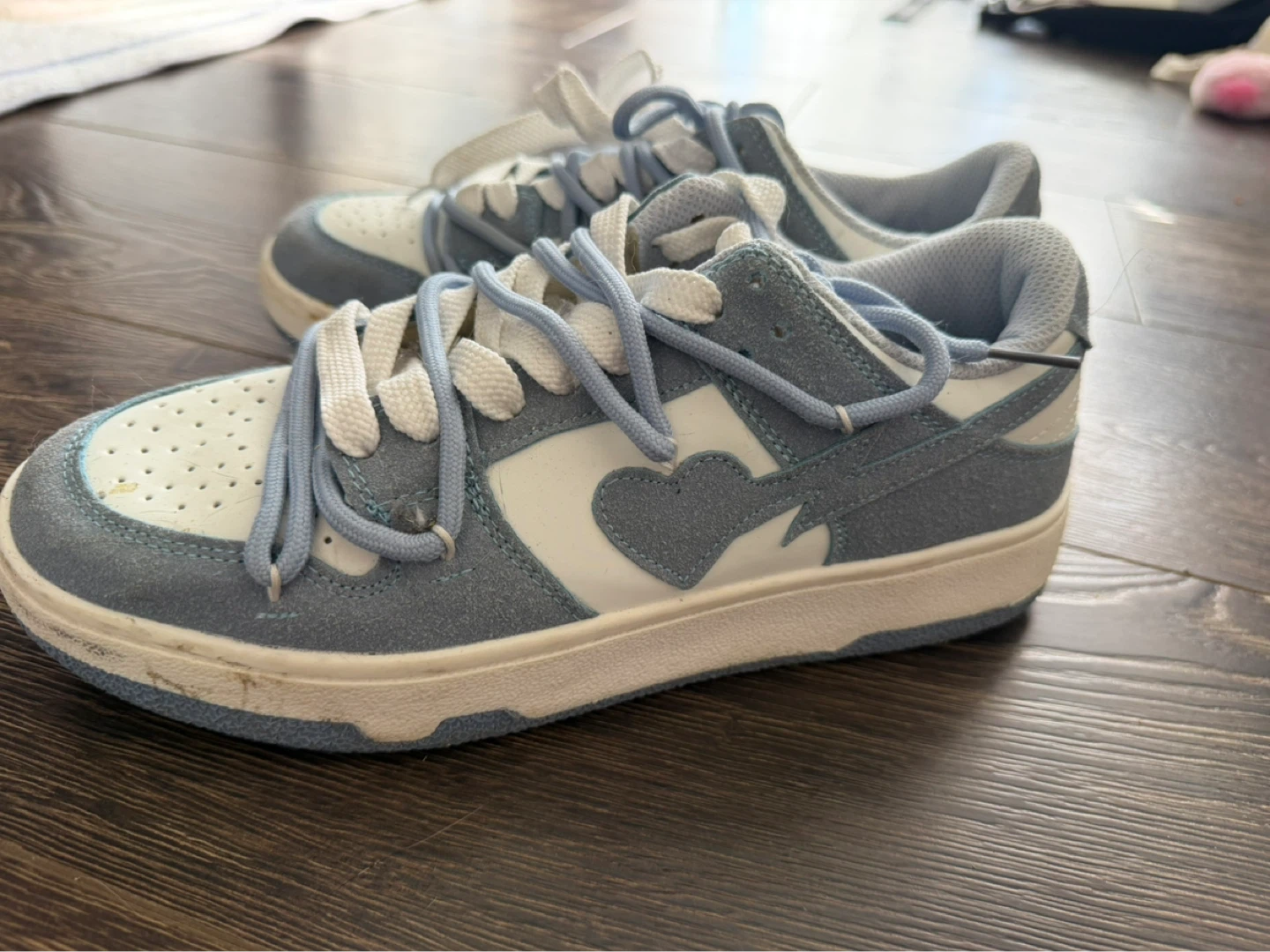 Cute blue heart lightning sneakers