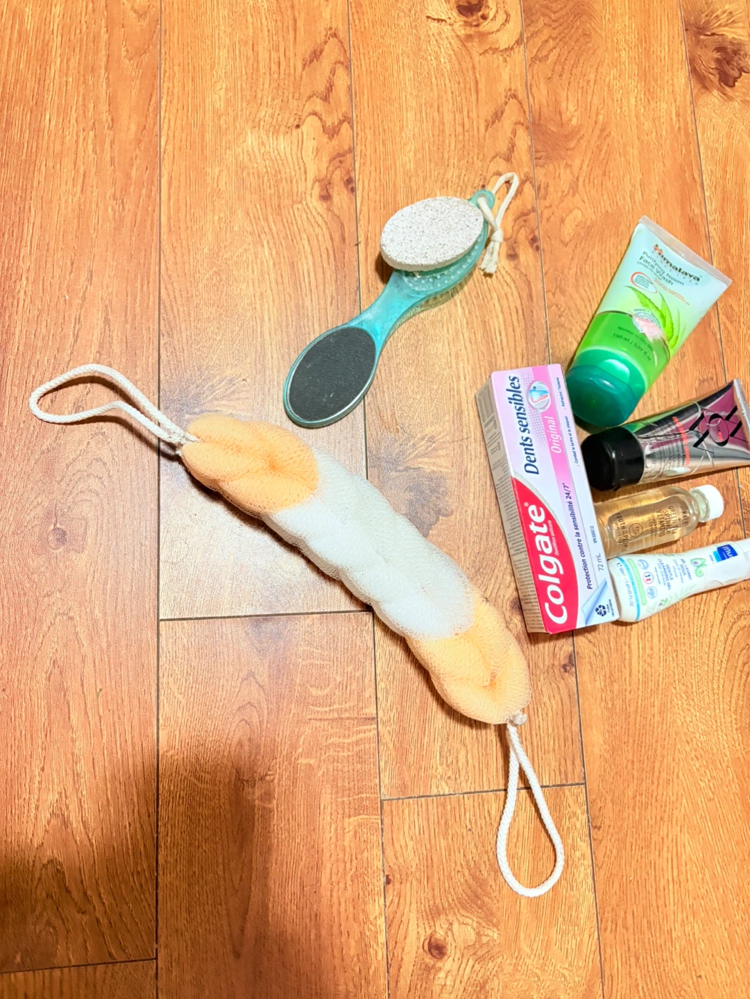 Toothpaste, Himalaya Face Wash, and Skincare Samples - photo 2