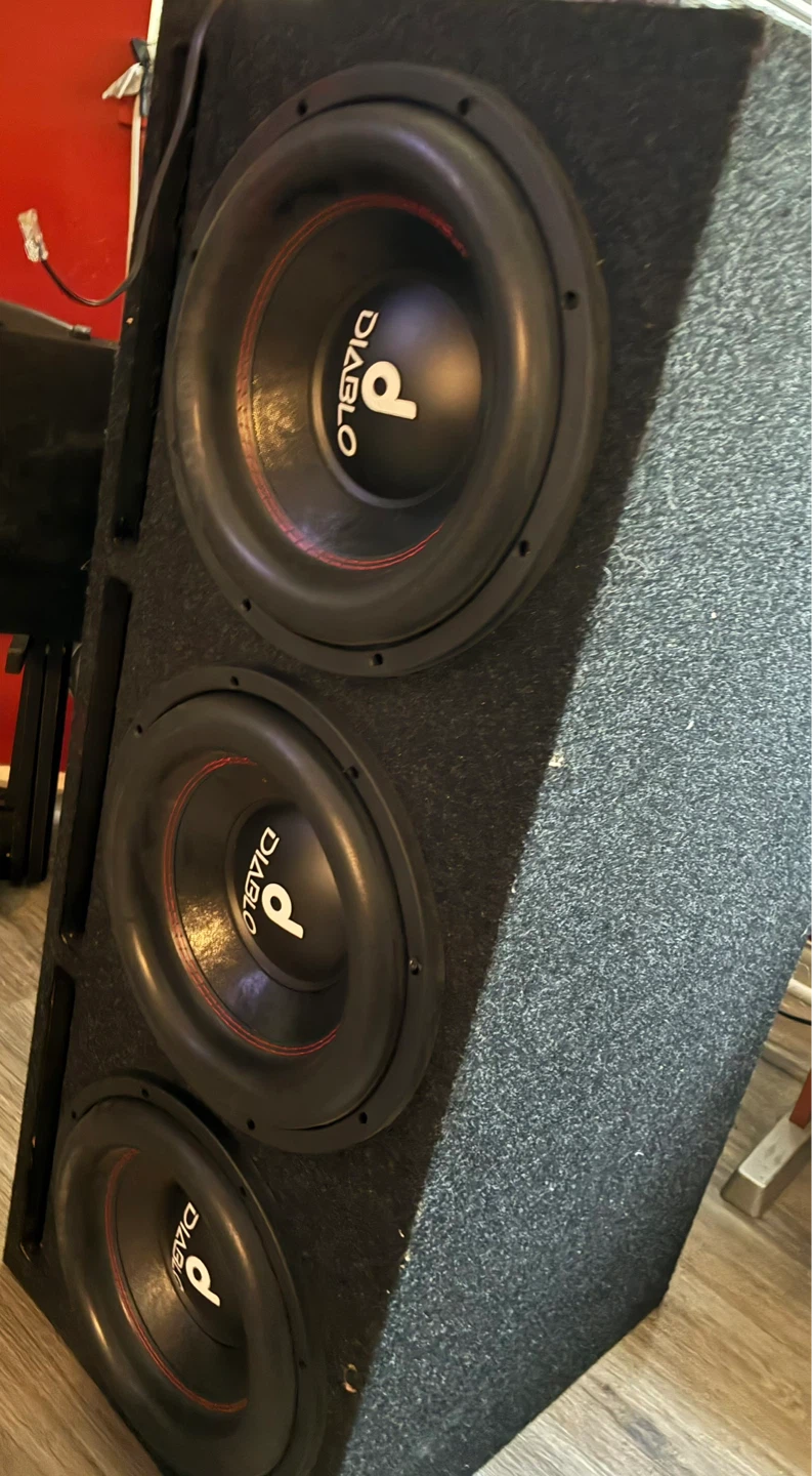 HIFONICS BRX2015.10 2000 Watt Super Class D Amplifier and subs