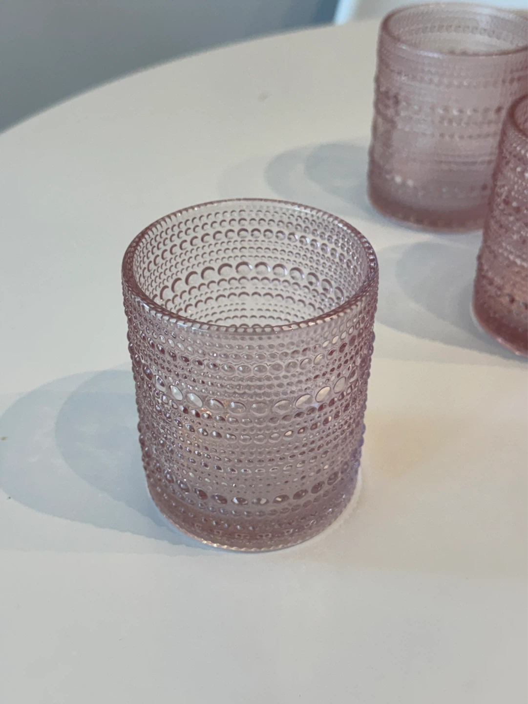 Pink glasses and brown teacup - photo 2