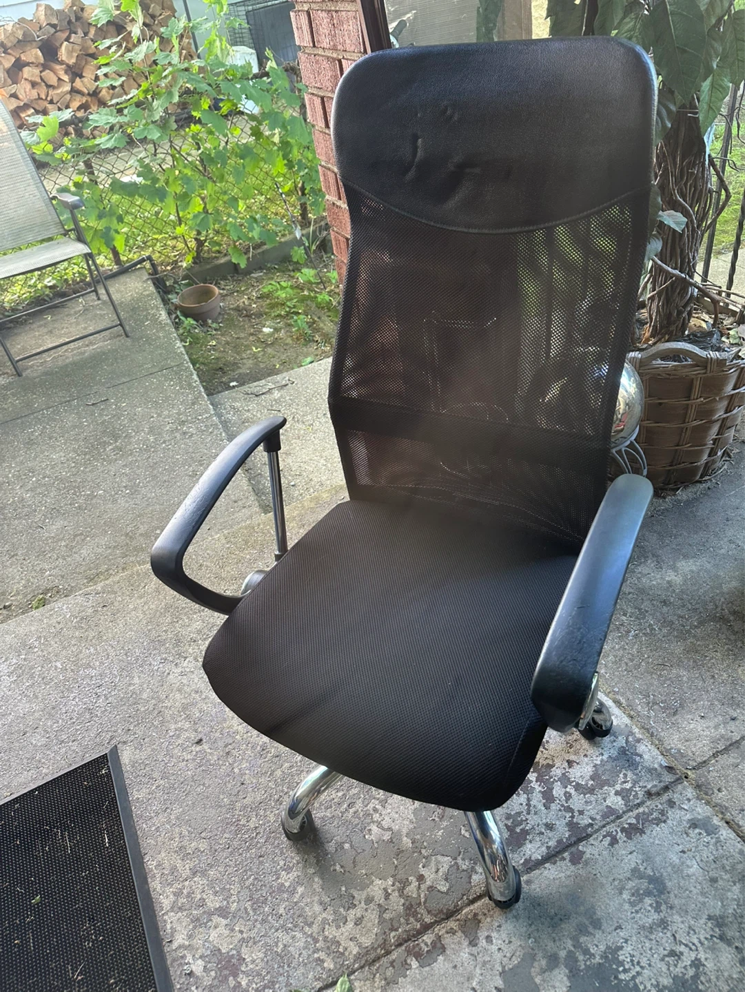 Black Mesh Office Chair - photo 2