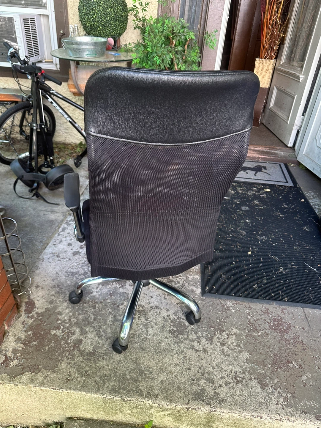 Black Mesh Office Chair - photo 4