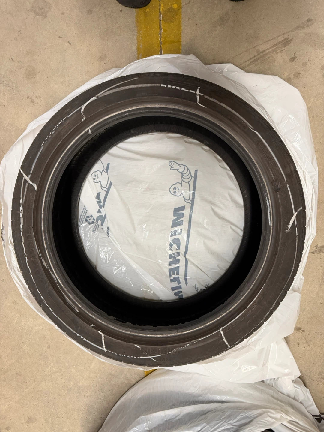 1 Pirelli Cinturato P7 RunFlat Tire -225/45R18 - photo 2
