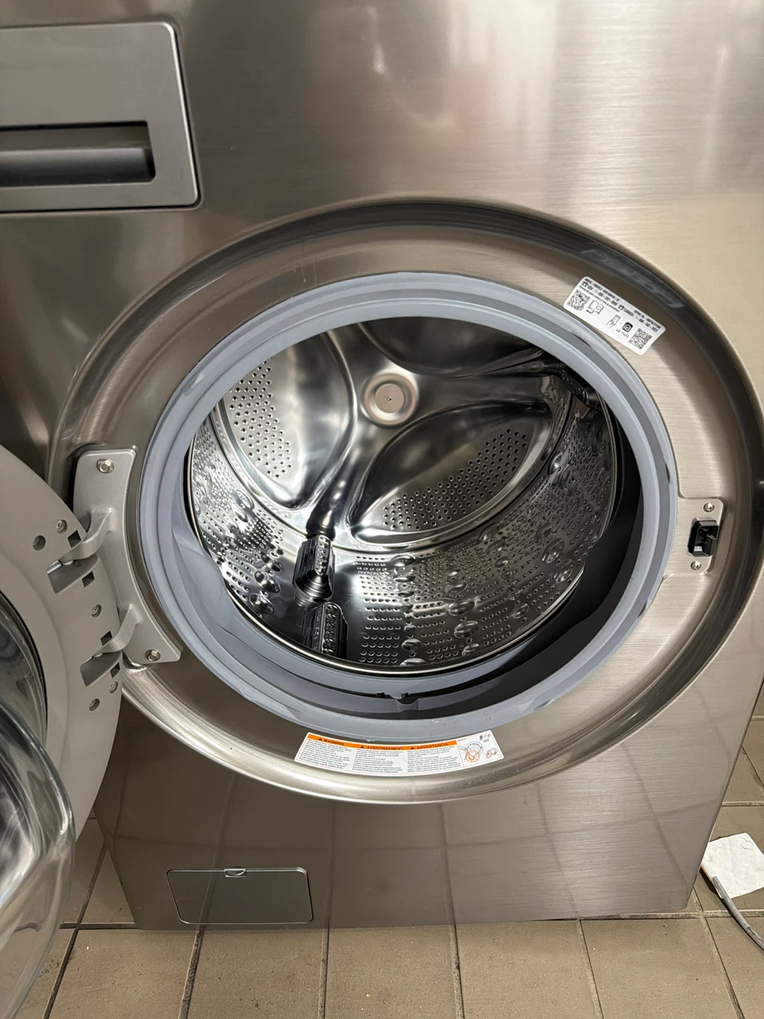 LG ThinQ Washer and Dryer Combo - photo 3