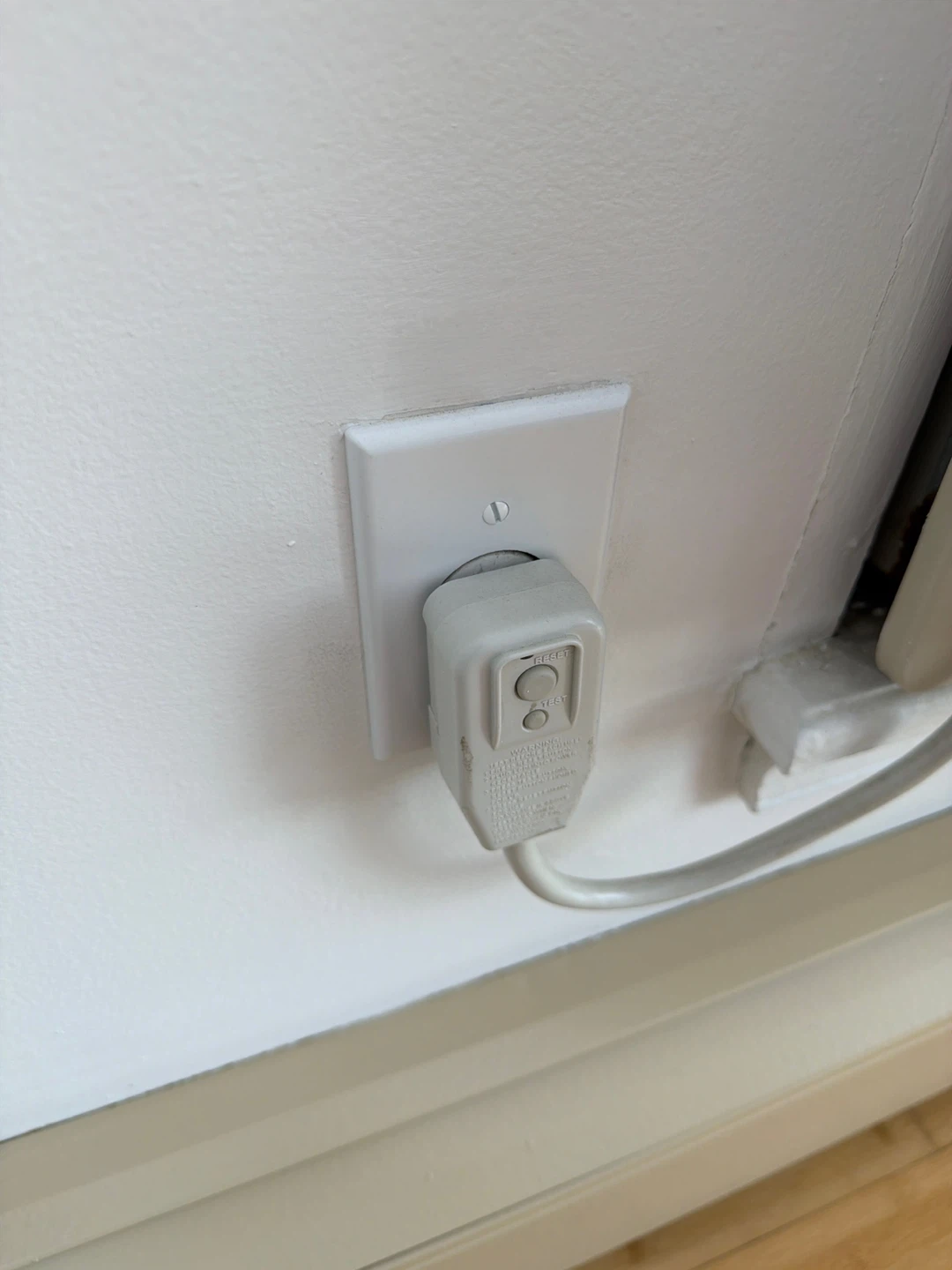 LG Wall Air Conditioner - photo 2