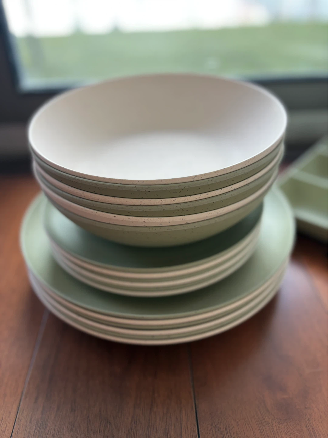 Speckled Stone Looking outdoor dinnerware 21 piece