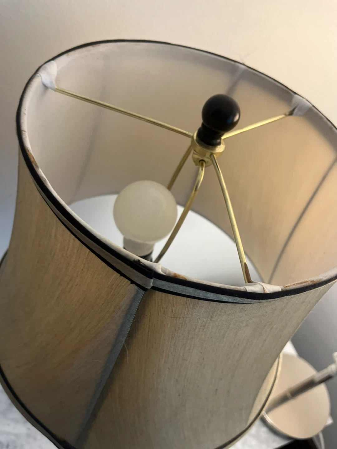 Bronze cast lamp with fluted linen shade - photo 2