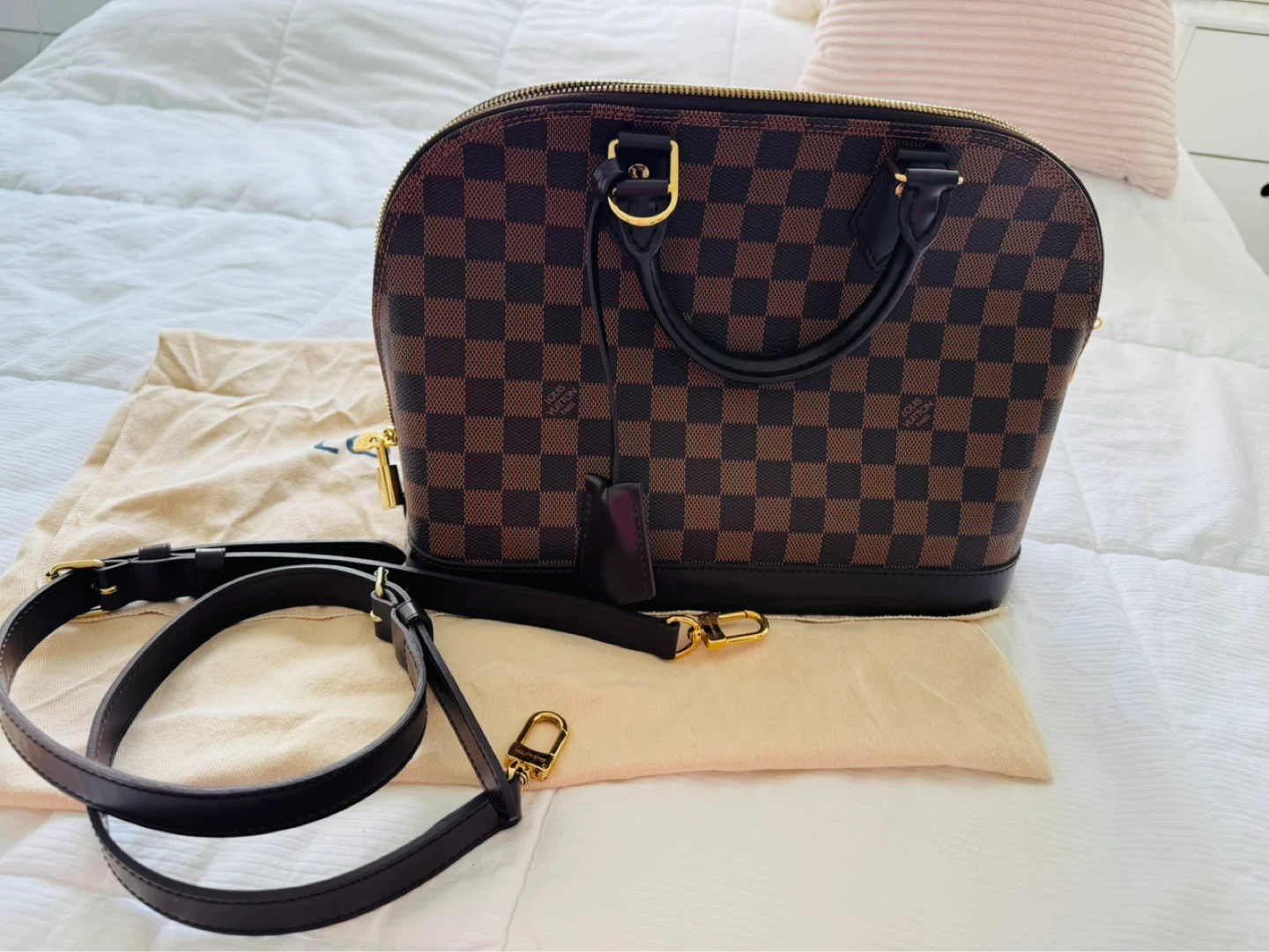 Louis Vuitton Alma Handbag Monogram Canvas - photo 4