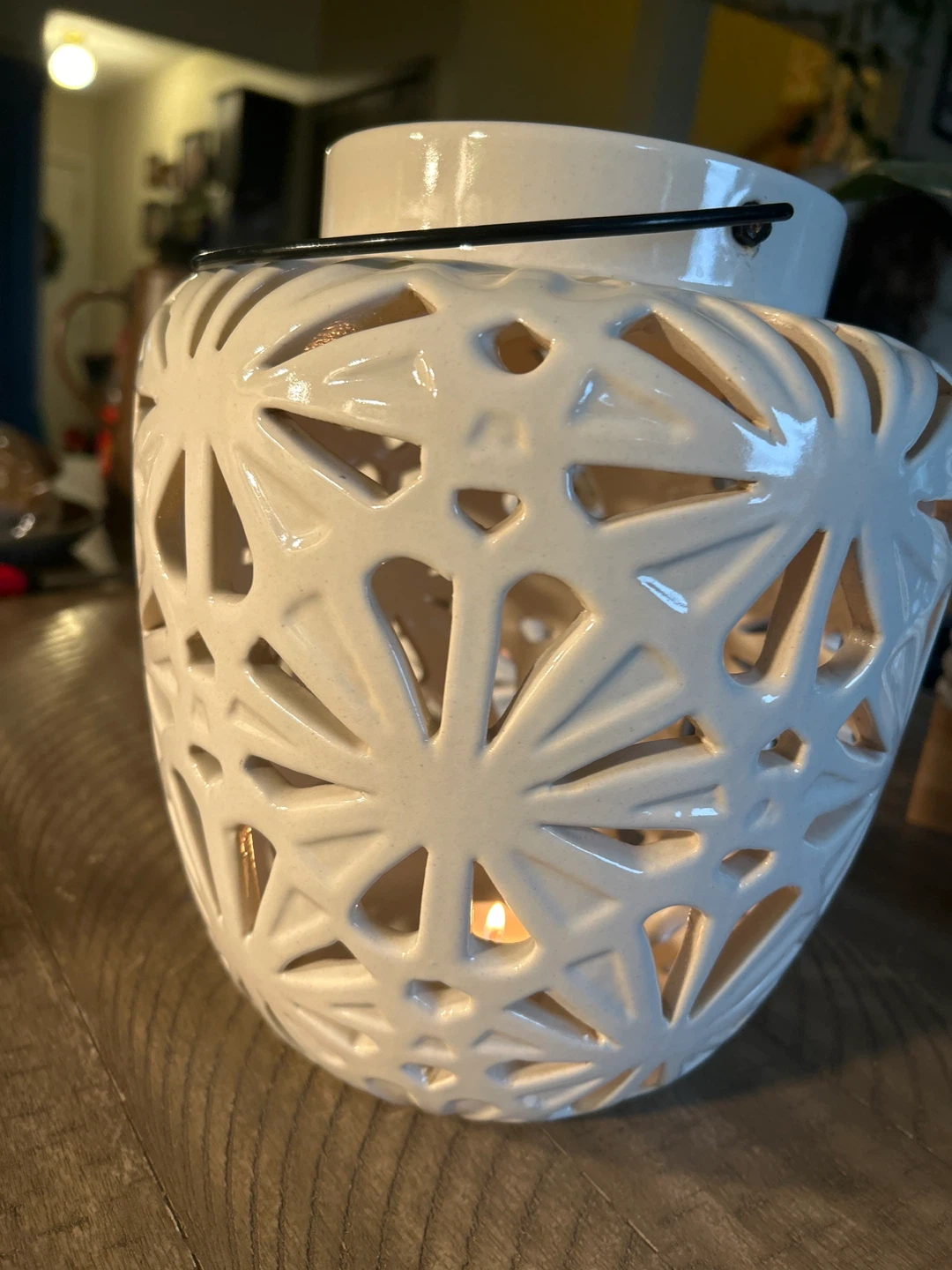 Pair of White Ceramic Lanterns - photo 3