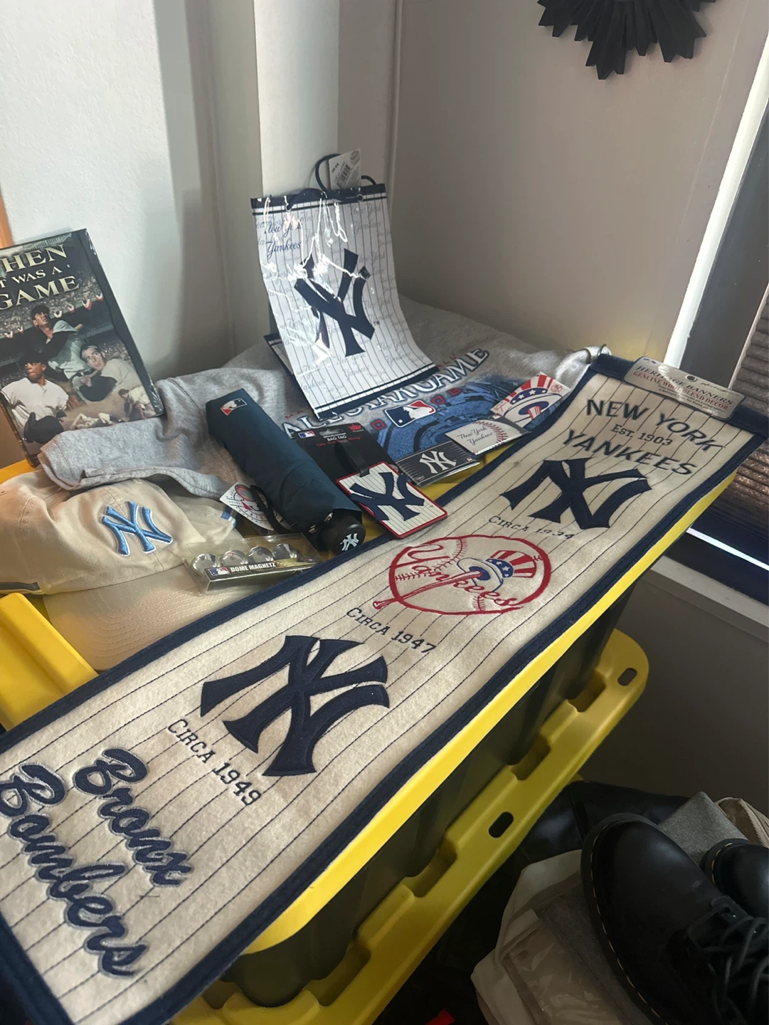 New York Yankees Lot - Cap, Scarf, Magnets, Umbrella & More!