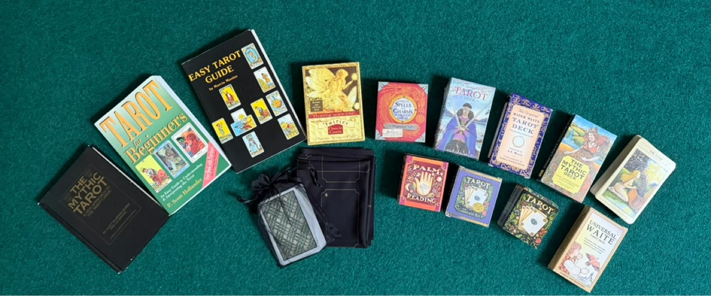 Vintage and modern tarot items