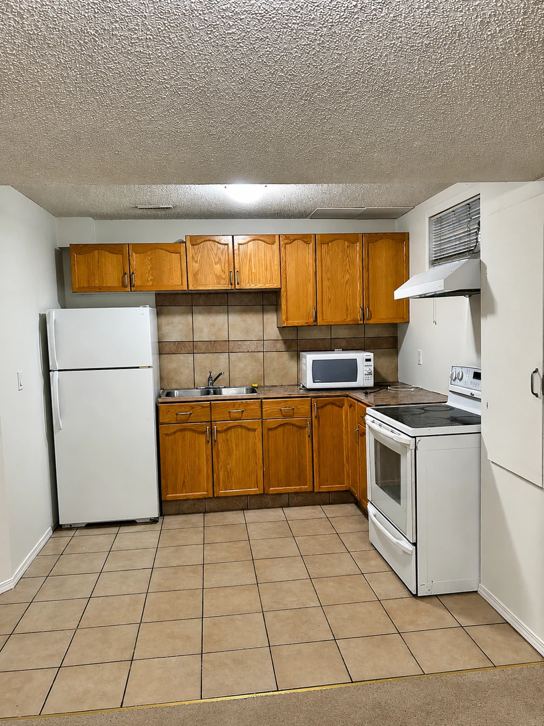 Legal one bedroom basement suite in Saddleridge NE - photo 2