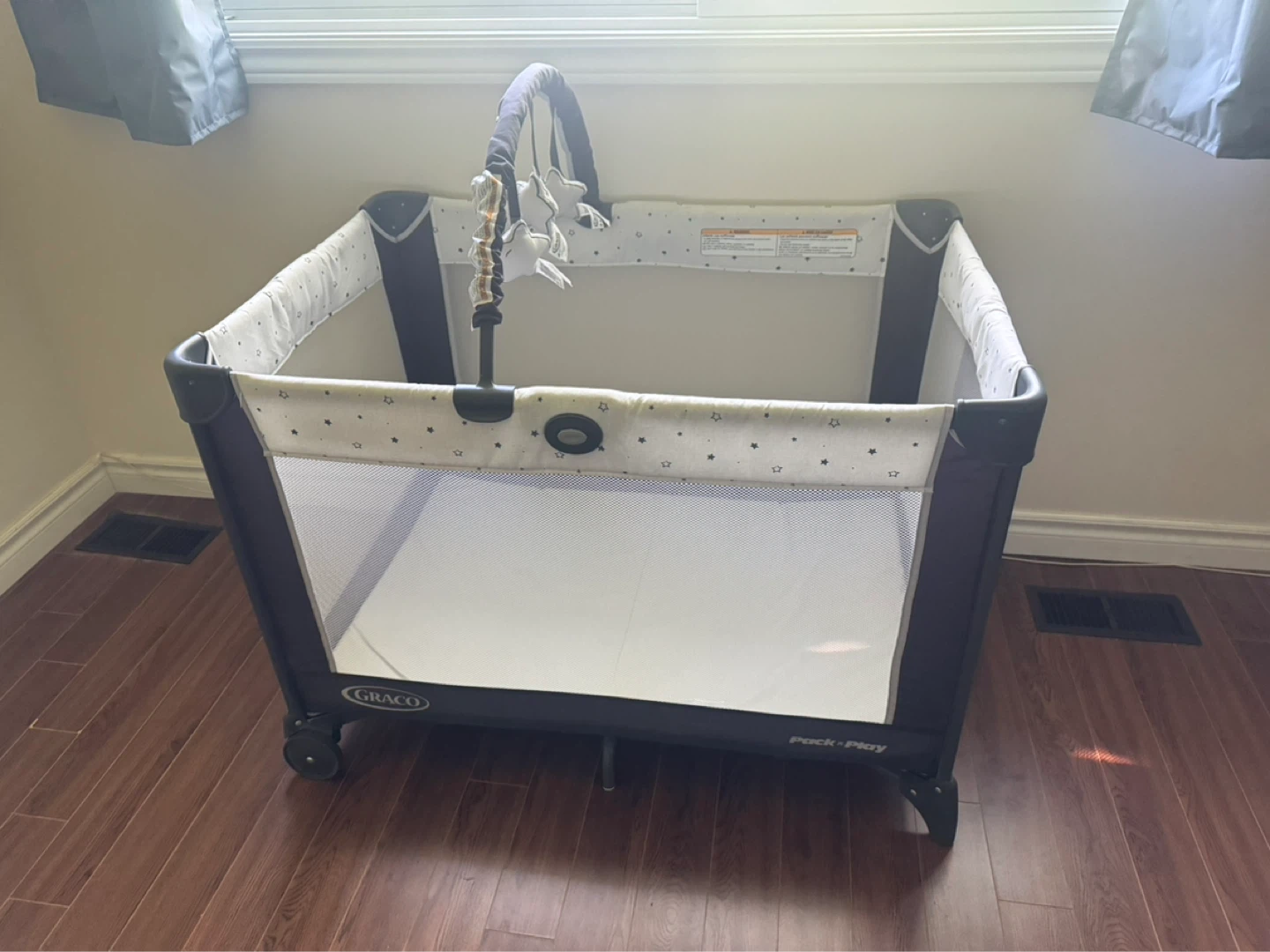 Graco Pack 'n Play Playard with Mobile - photo 2