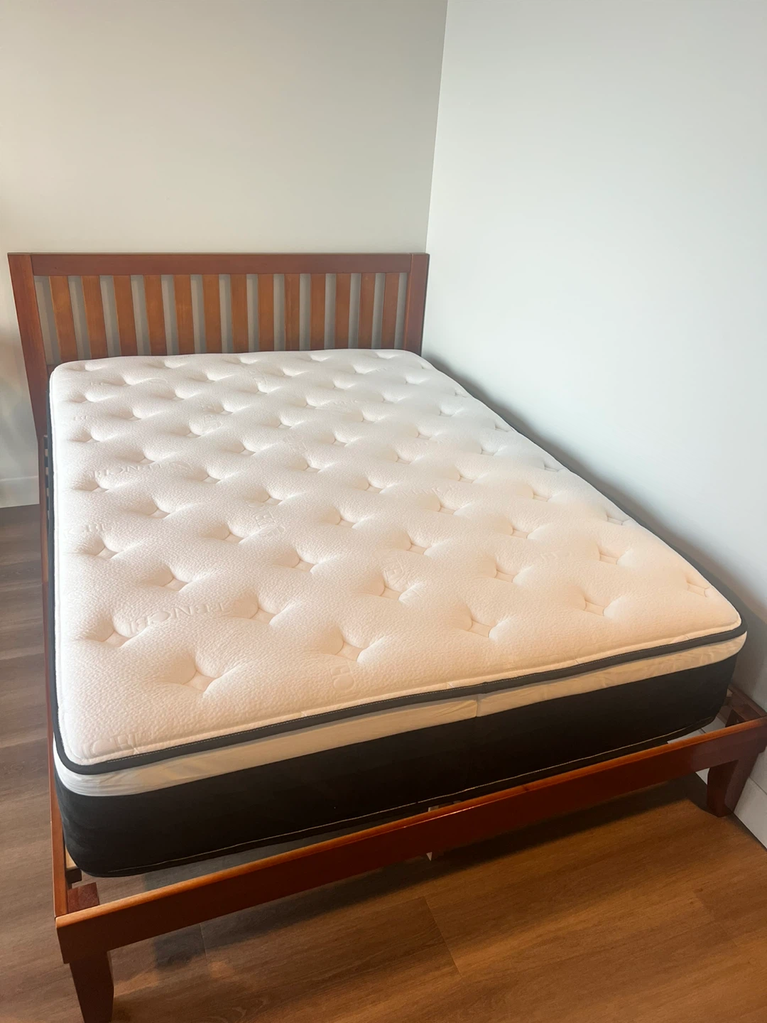 A full set of queen bed with all appliances - photo 2