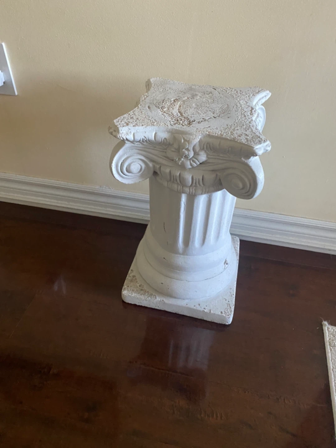 White Decorative Column Pedestal - photo 3