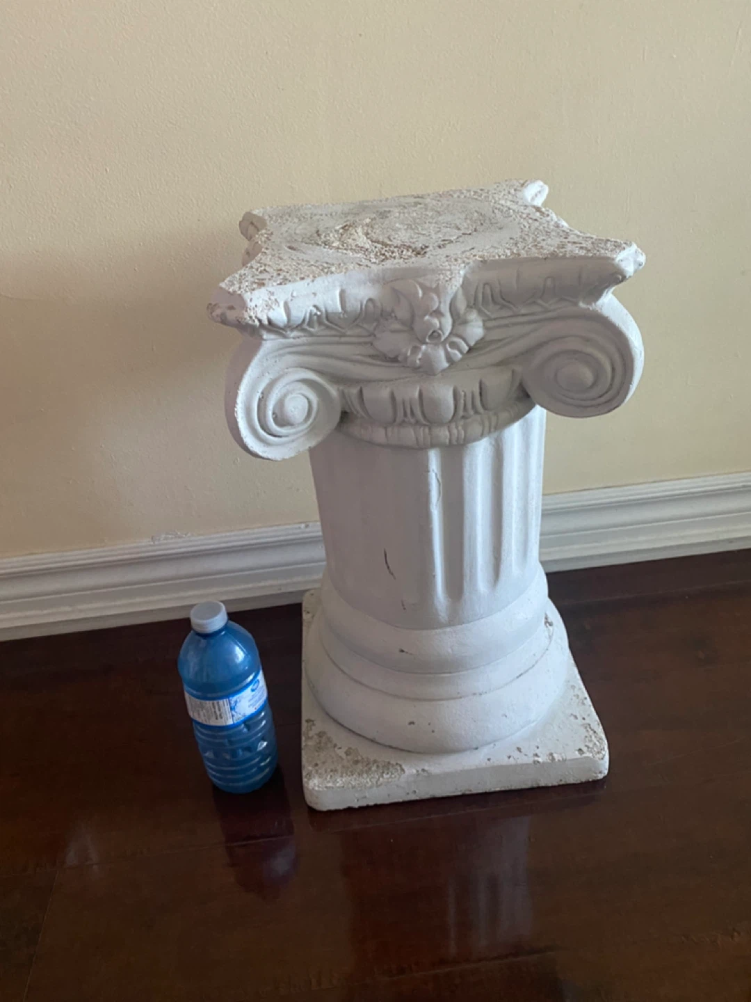 White Decorative Column Pedestal - photo 2