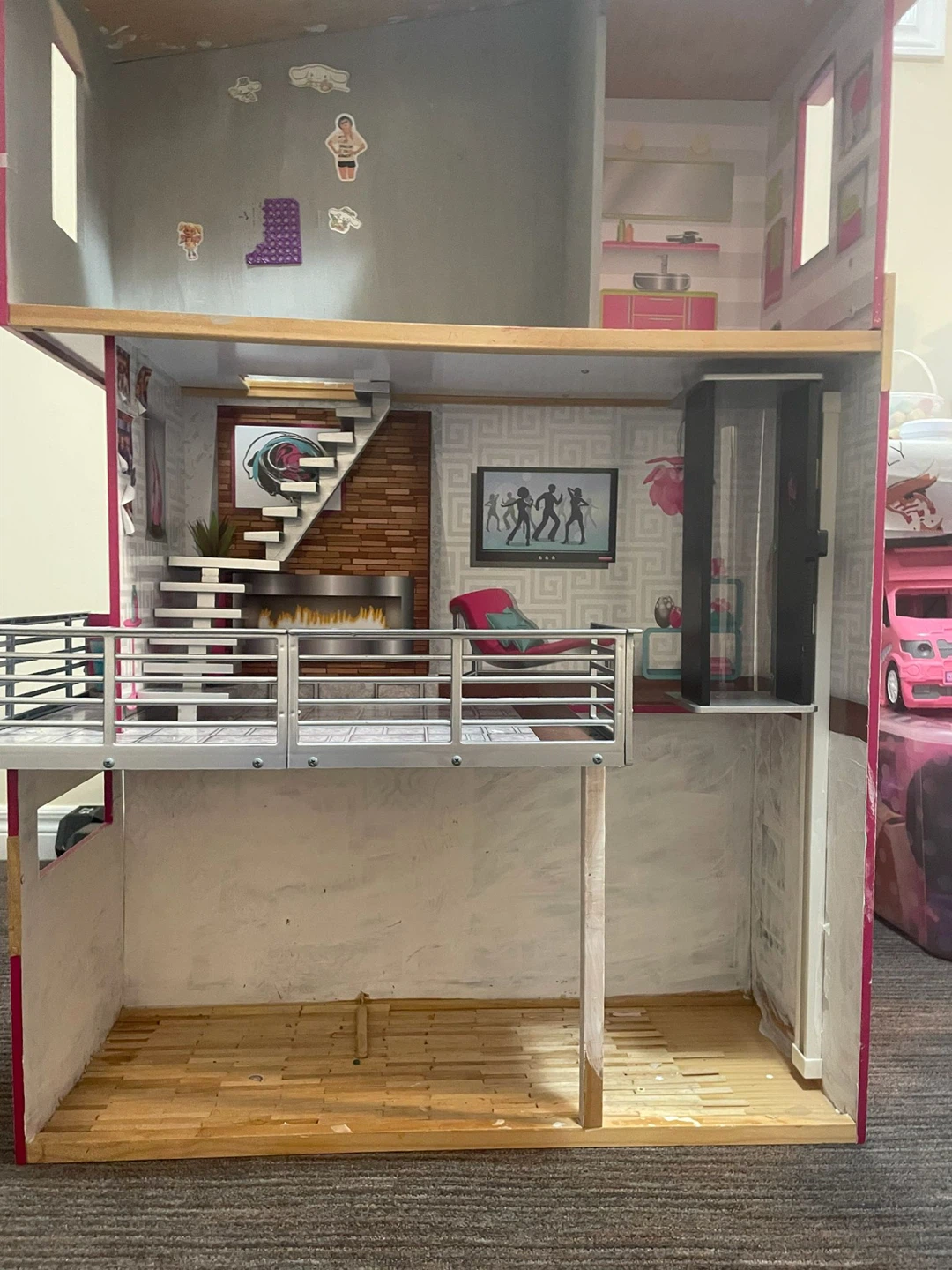 FREE Dollhouse + Dolls & Accessories - photo 3