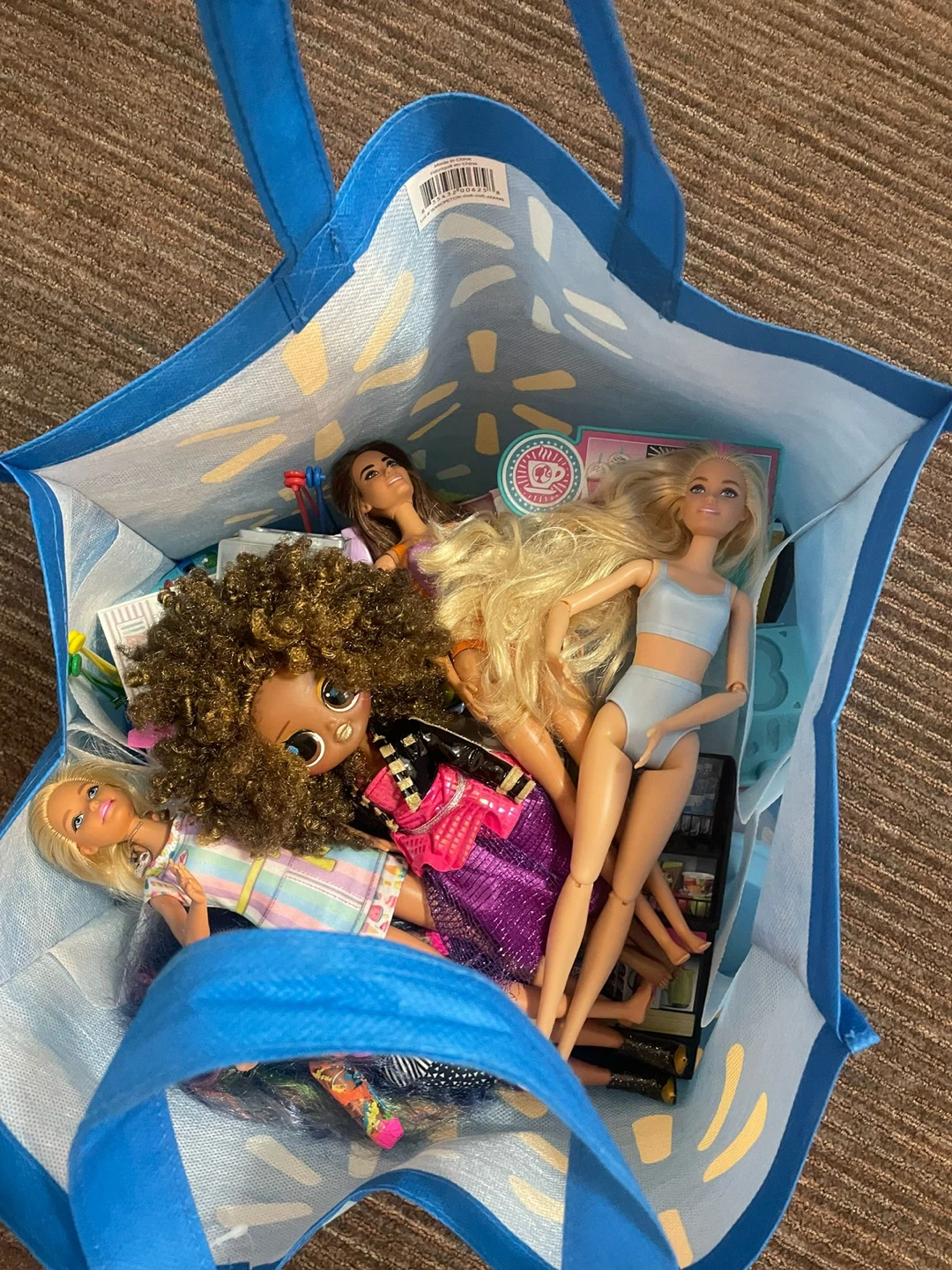 FREE Dollhouse + Dolls & Accessories - photo 4