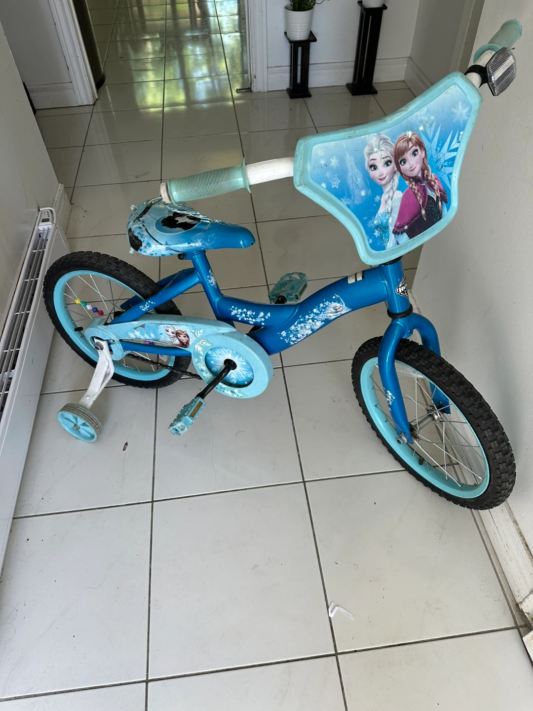 Kids' Bike with Elsa and Anna graphics 16”