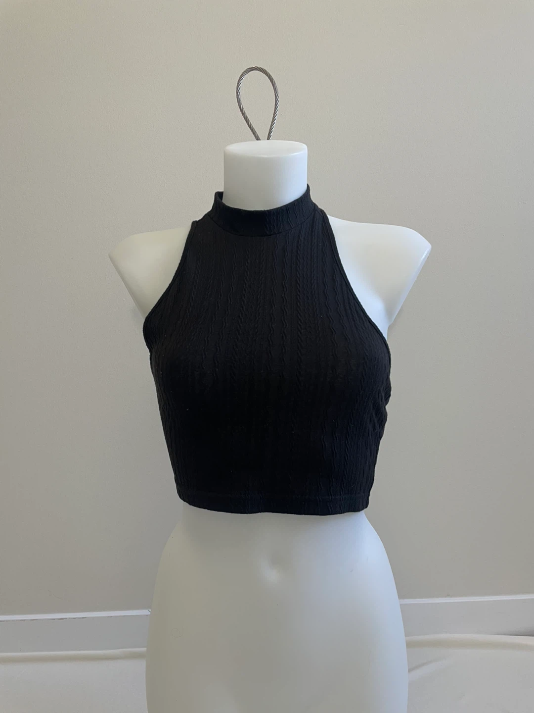Shein- Black Ribbed Halter Crop Top XS