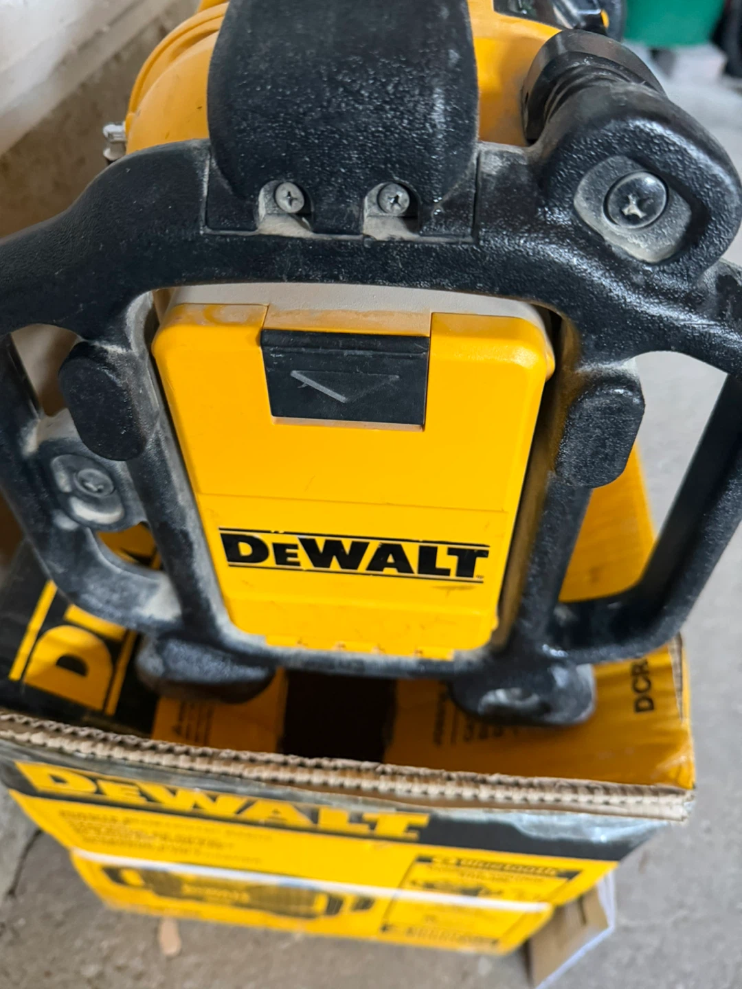 DEWALT Jobsite Bluetooth Radio Charger DCR025 - photo 4