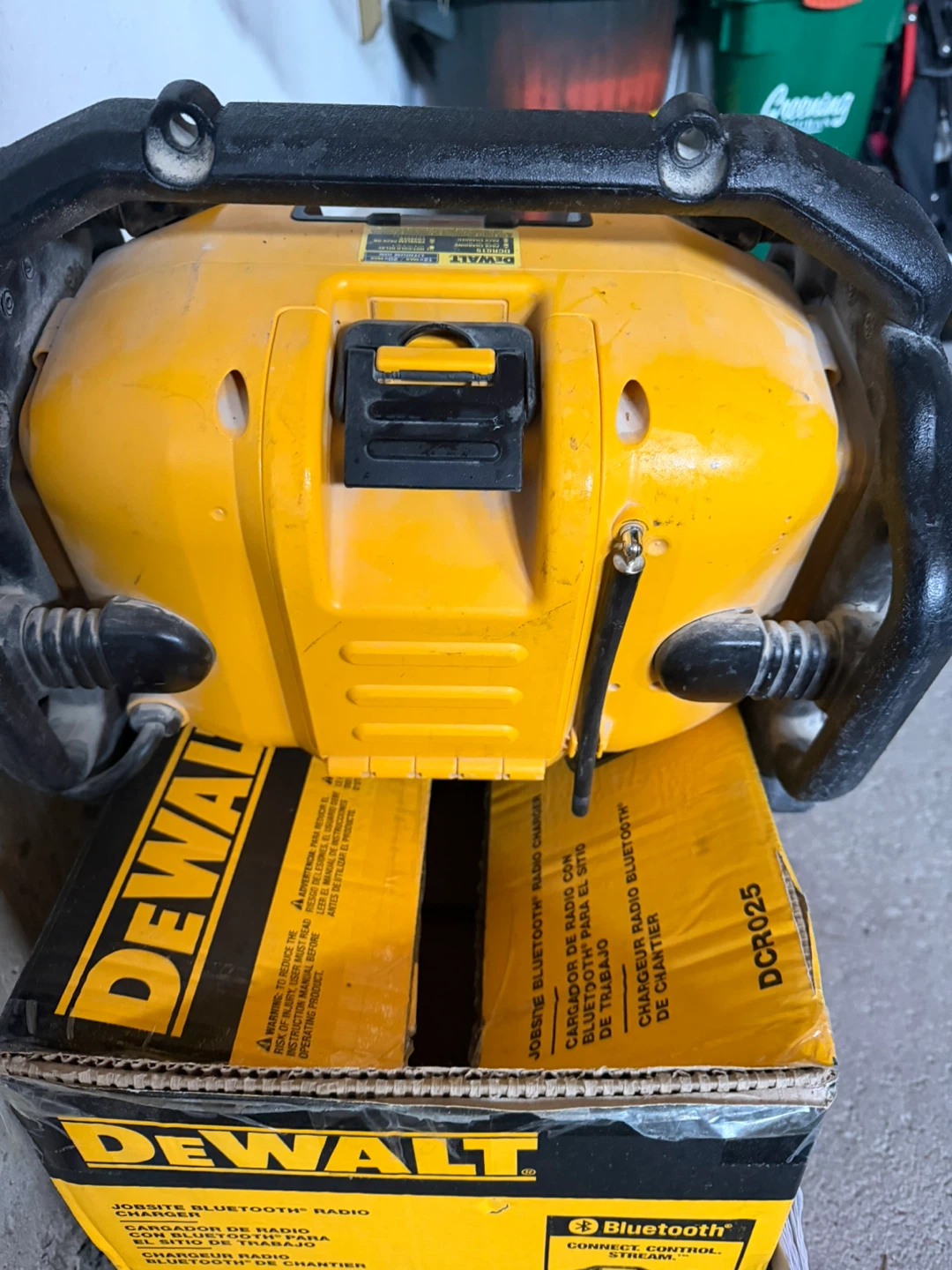 DEWALT Jobsite Bluetooth Radio Charger DCR025 - photo 5