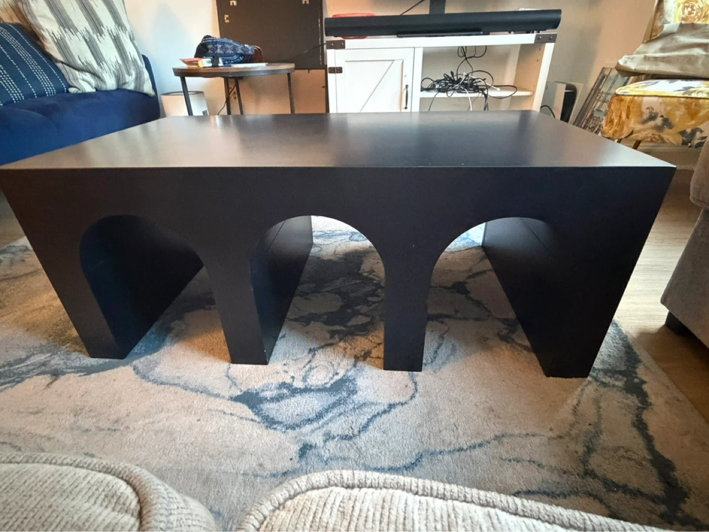 Black solid wood coffee table with arched base - photo 4