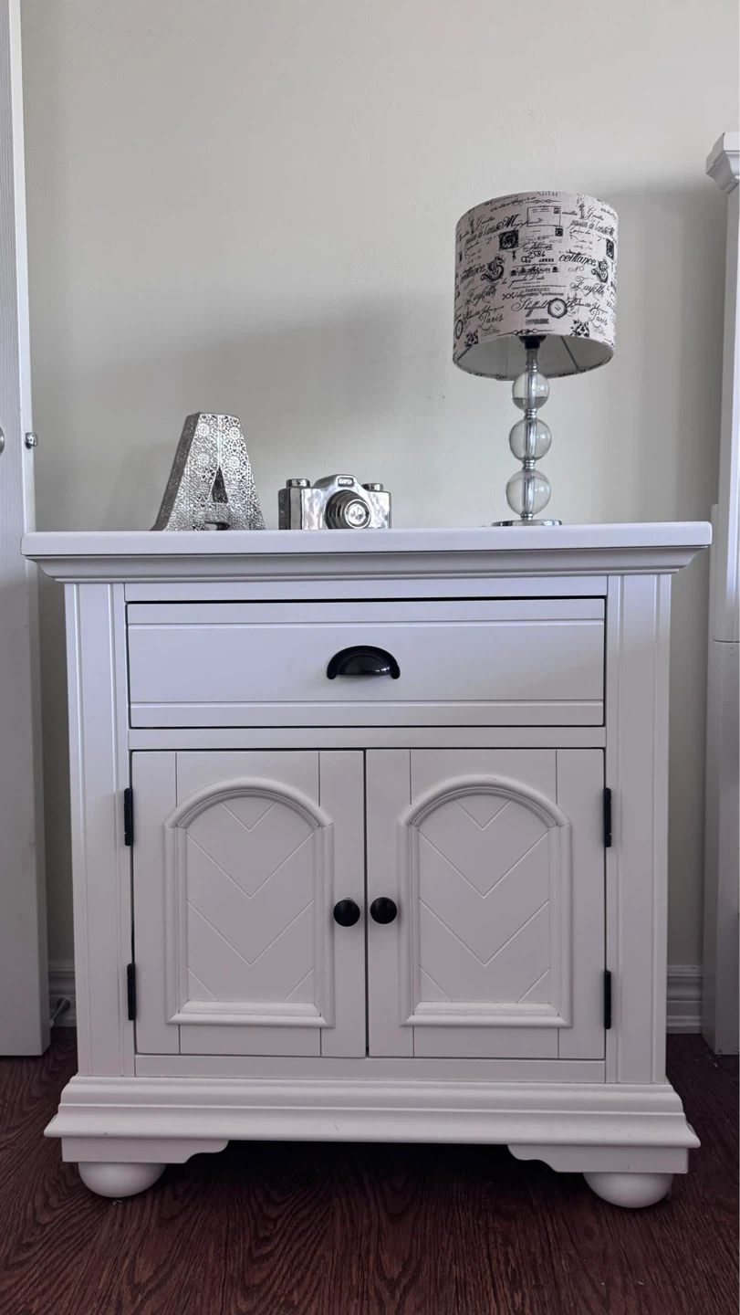 Ashley White Wood nightstand - photo 2