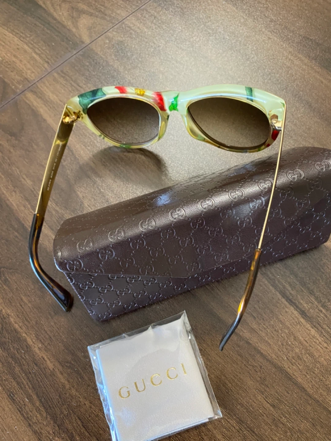Gucci Sunglasses with Floral Detail - photo 2