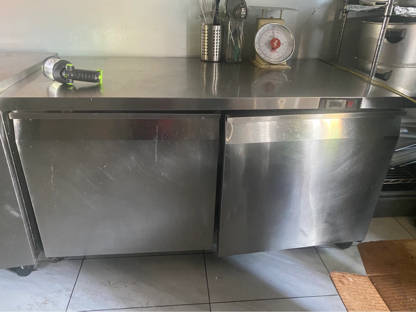 True brand commercial stainless steel refrigerator - photo 2