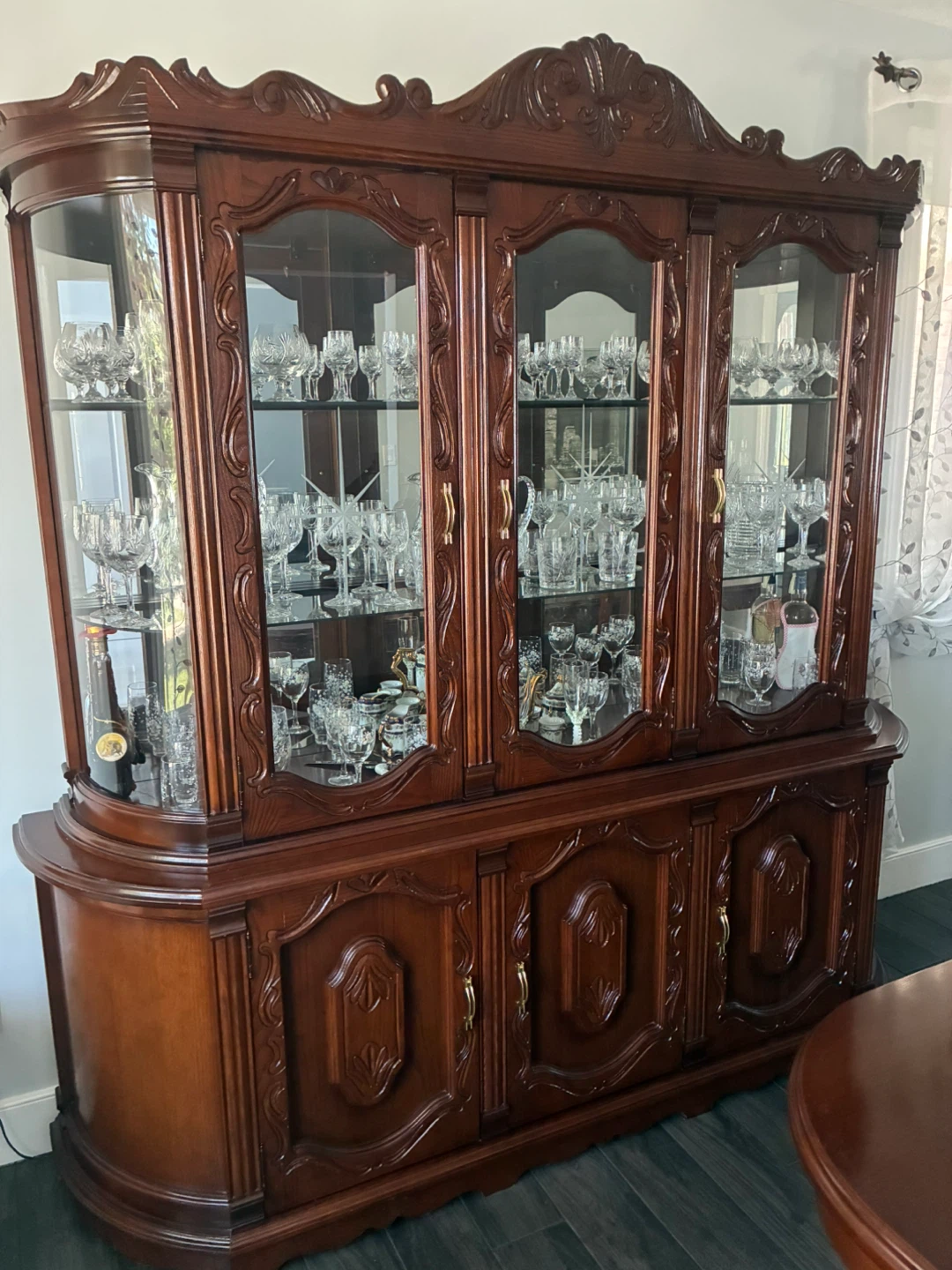 Dinning room set. Solid oak wood