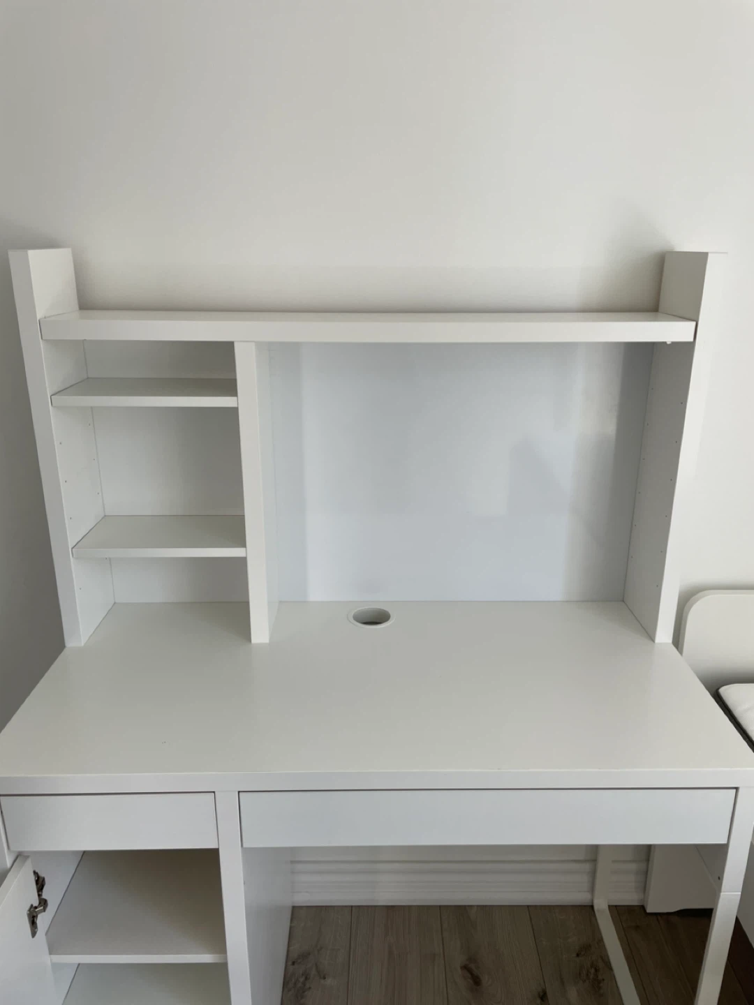 Moving 6/19) IKEA micke office desk - photo 2