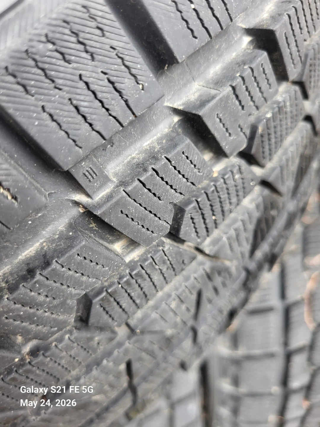 Yokohama IceGUARD G075 Studless Winter Tires 265/60R18 - photo 4
