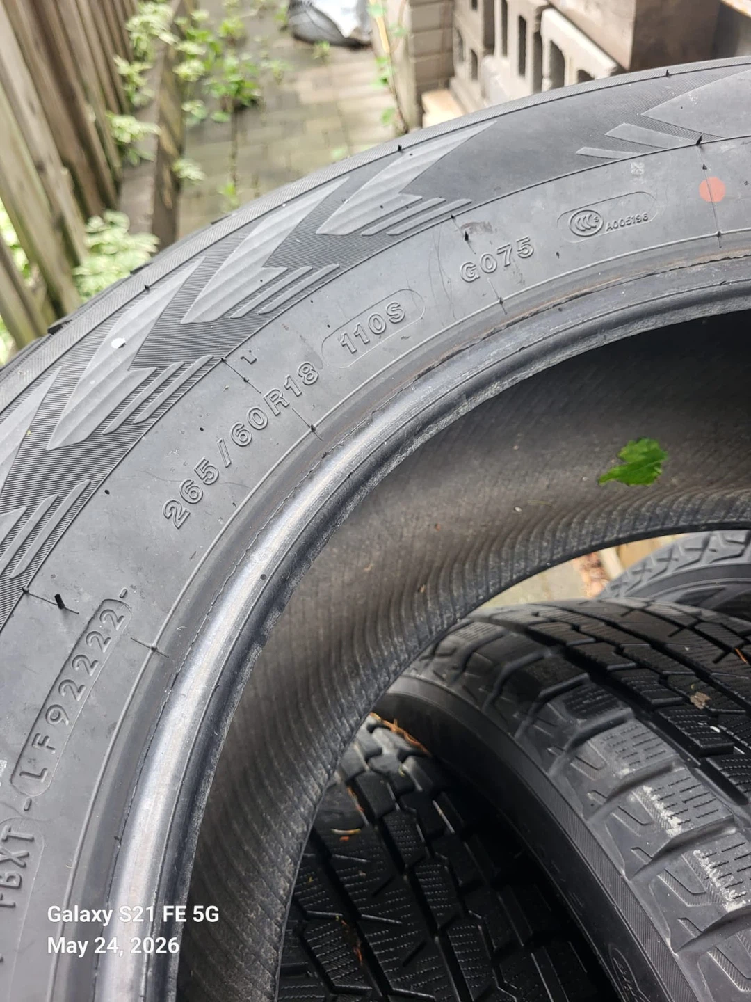 Yokohama IceGUARD G075 Studless Winter Tires 265/60R18 - photo 2