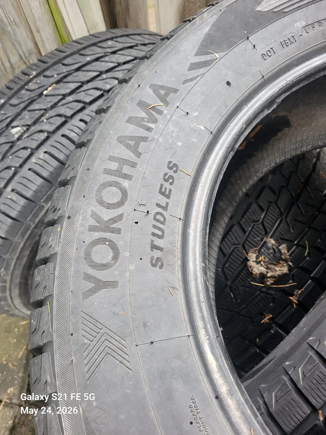Yokohama IceGUARD G075 Studless Winter Tires 265/60R18