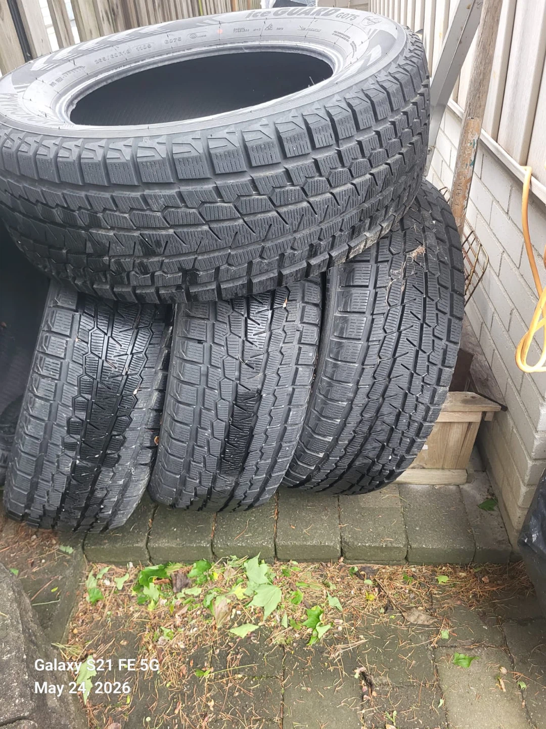 Yokohama IceGUARD G075 Studless Winter Tires 265/60R18 - photo 3