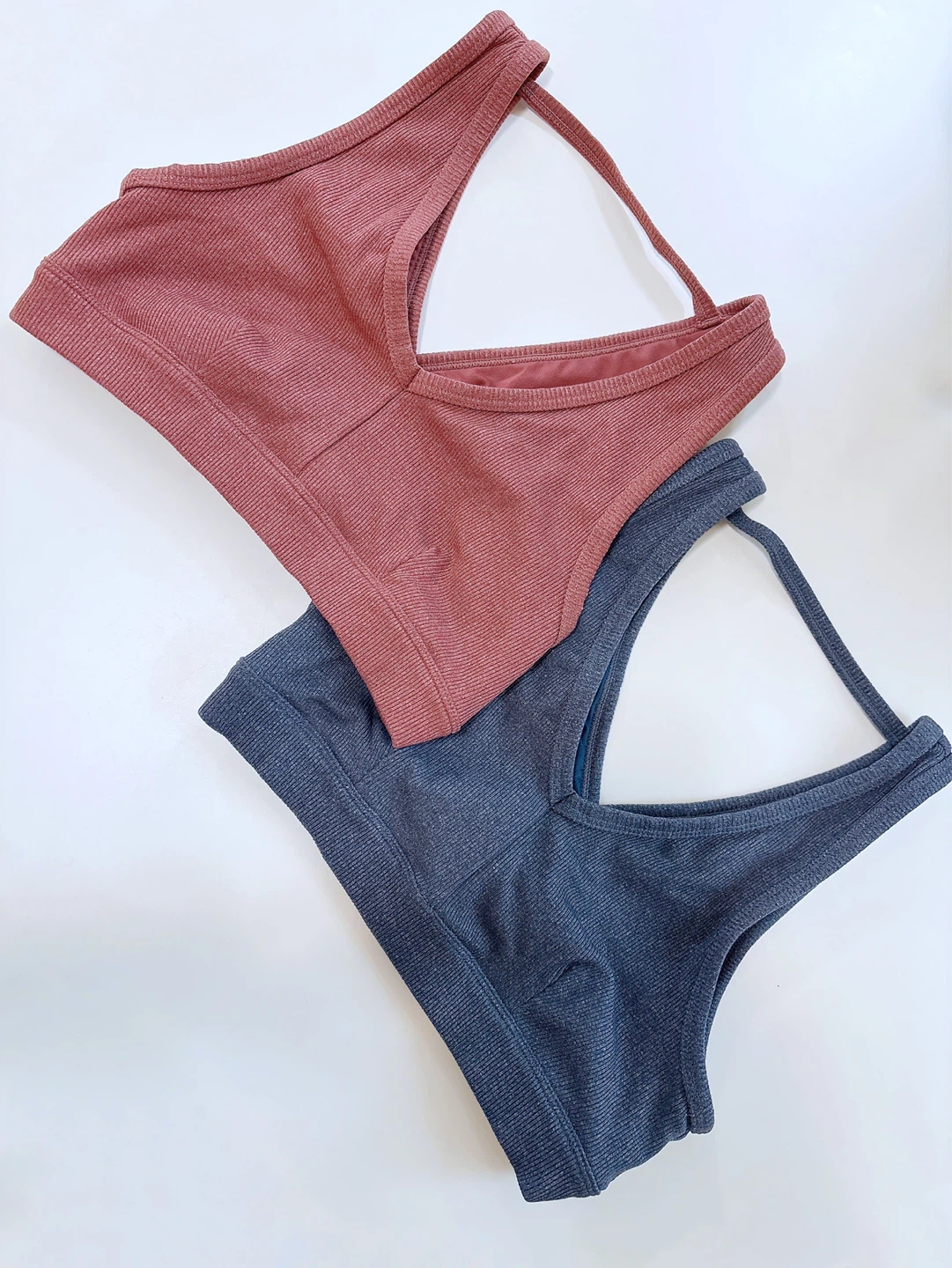 Alo Yoga Togetherness Bra (2)