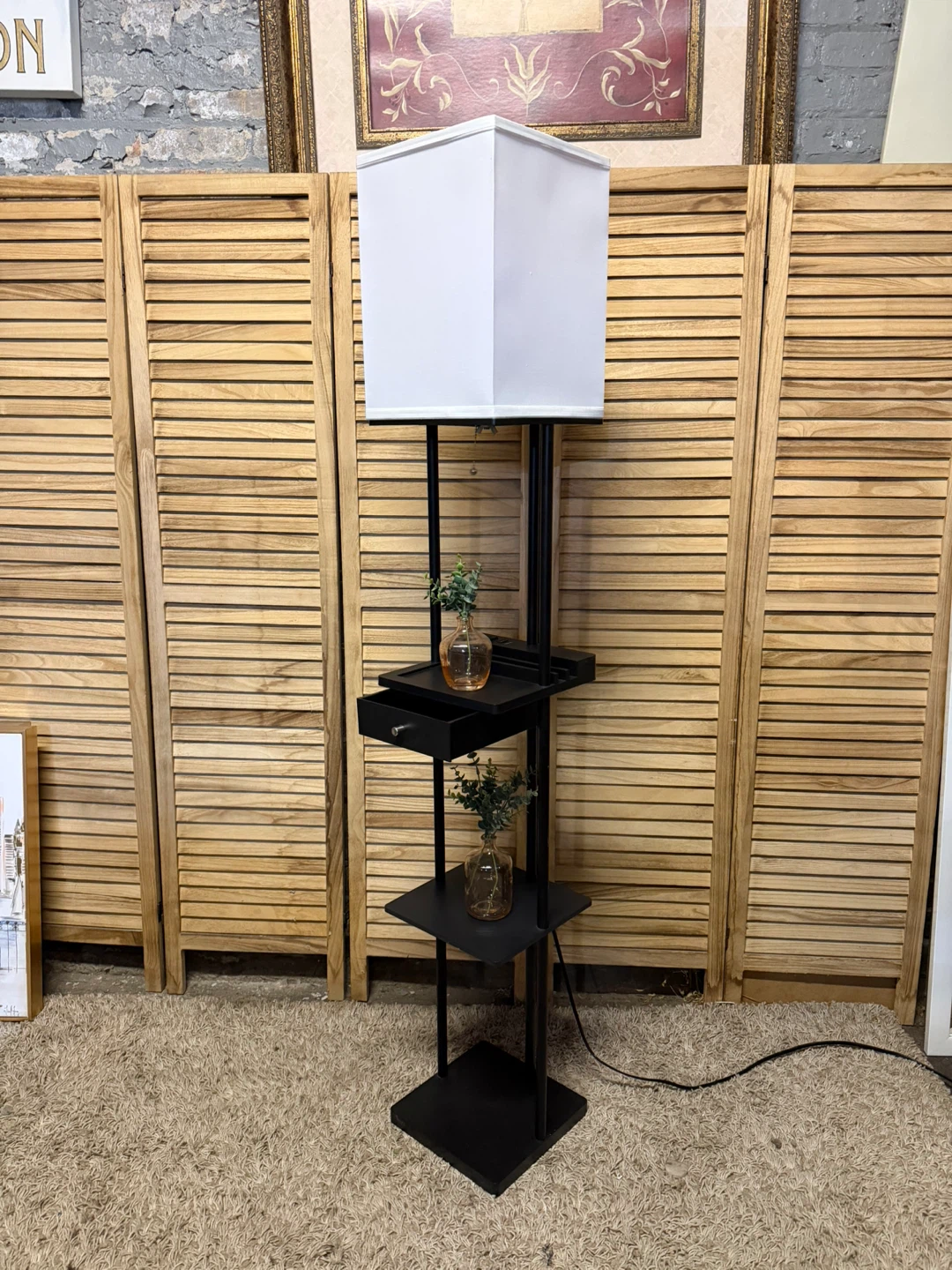 Floor lamp with charging port - photo 2