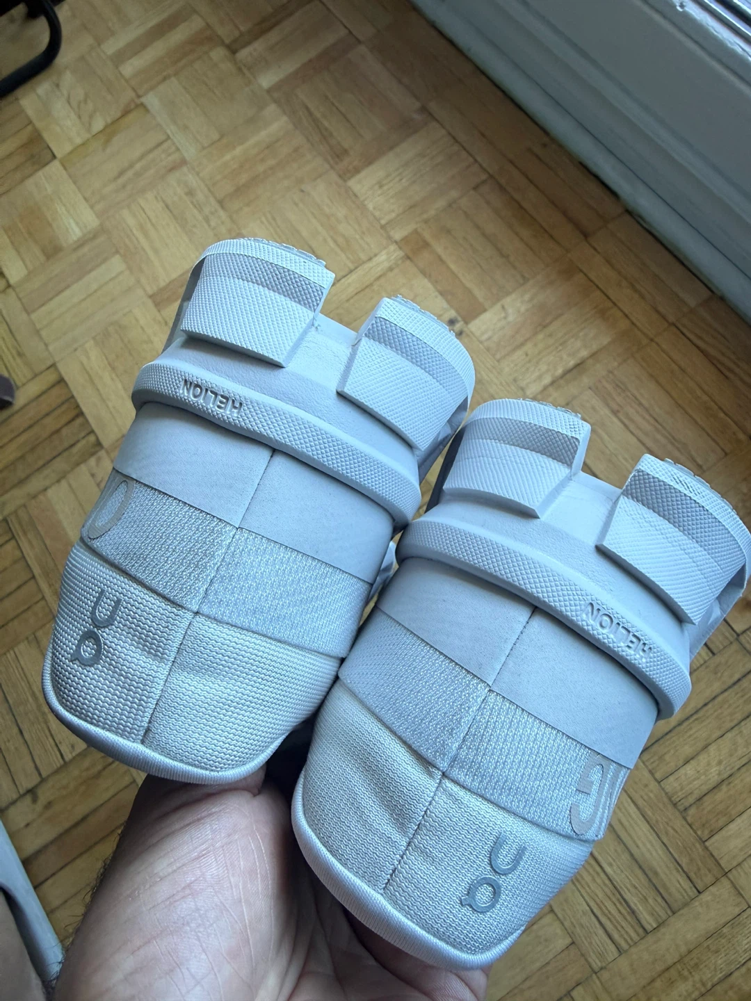 Running shoes - photo 3